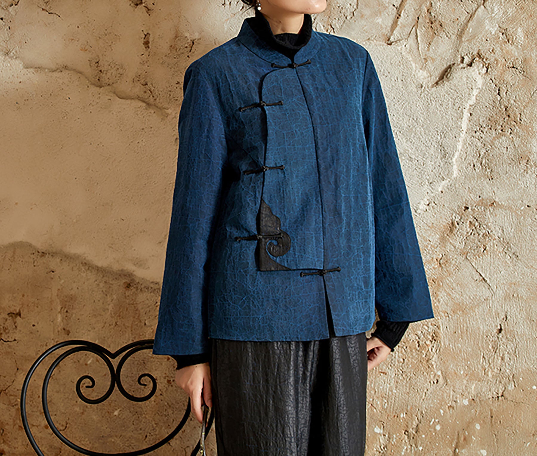 edoa Cracked Mud Silk Short Cheongsam with Ruyi Appliqué