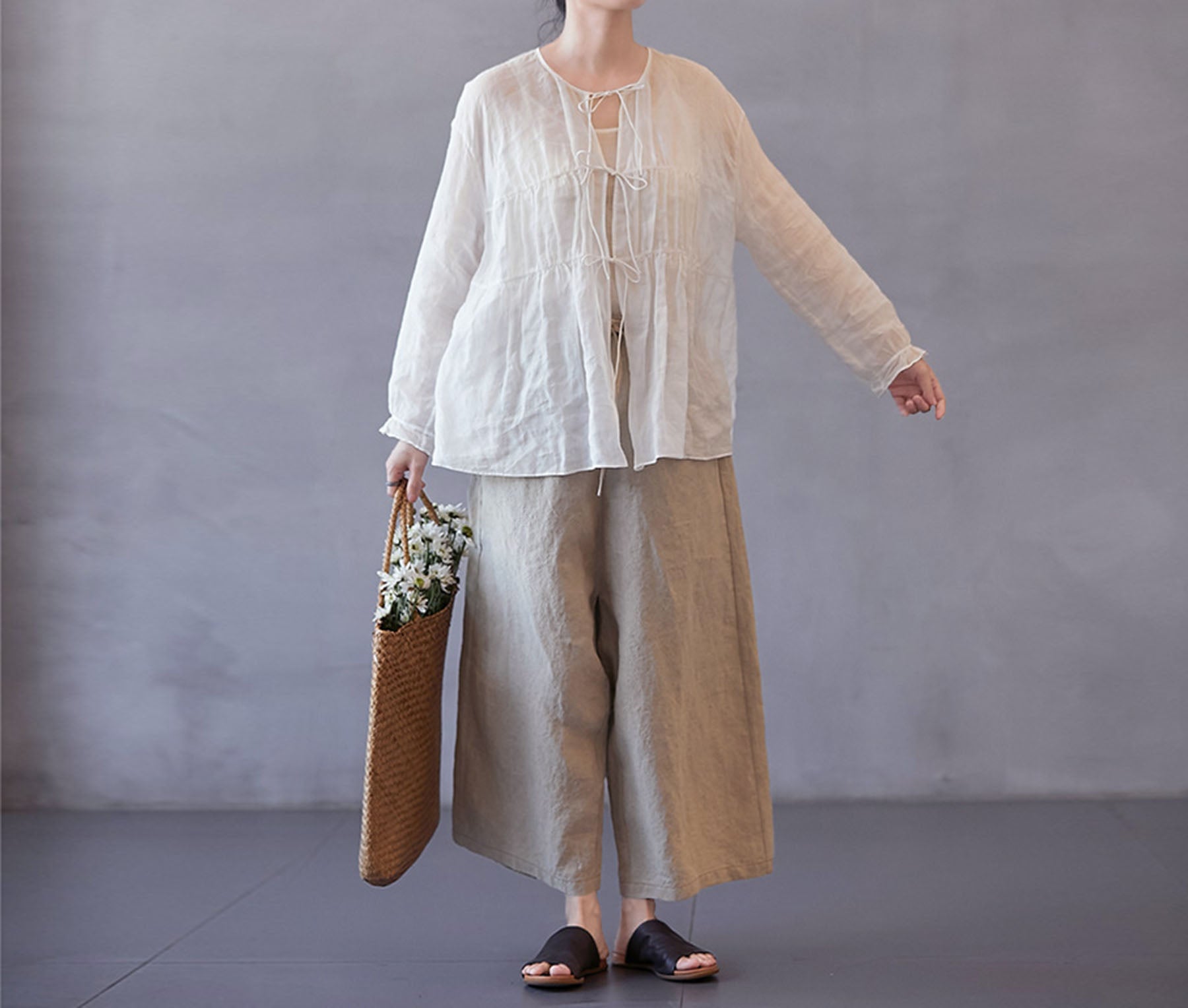edoa Ramie Gauzy Blouse with Gathering