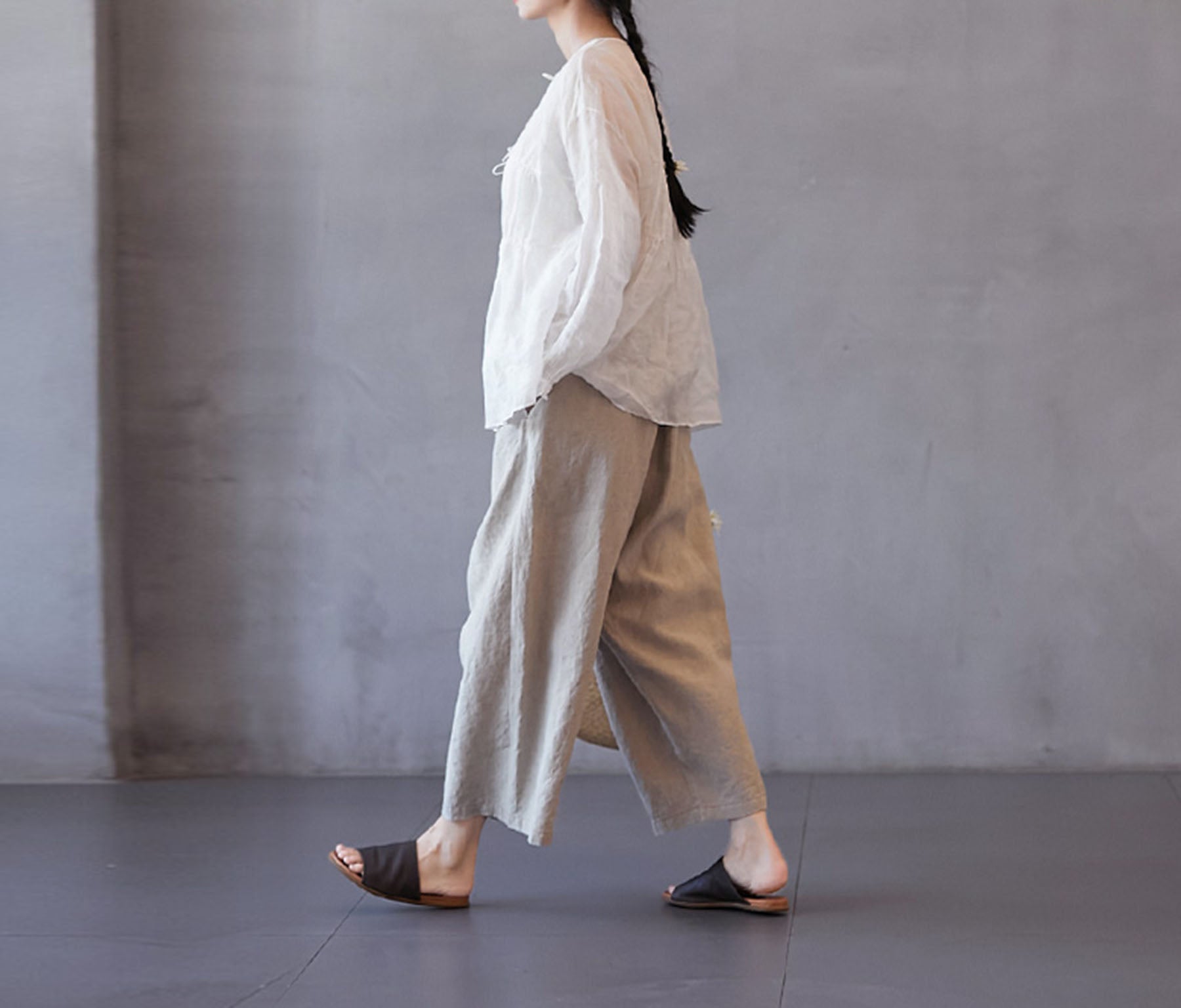 edoa Ramie Gauzy Blouse with Gathering