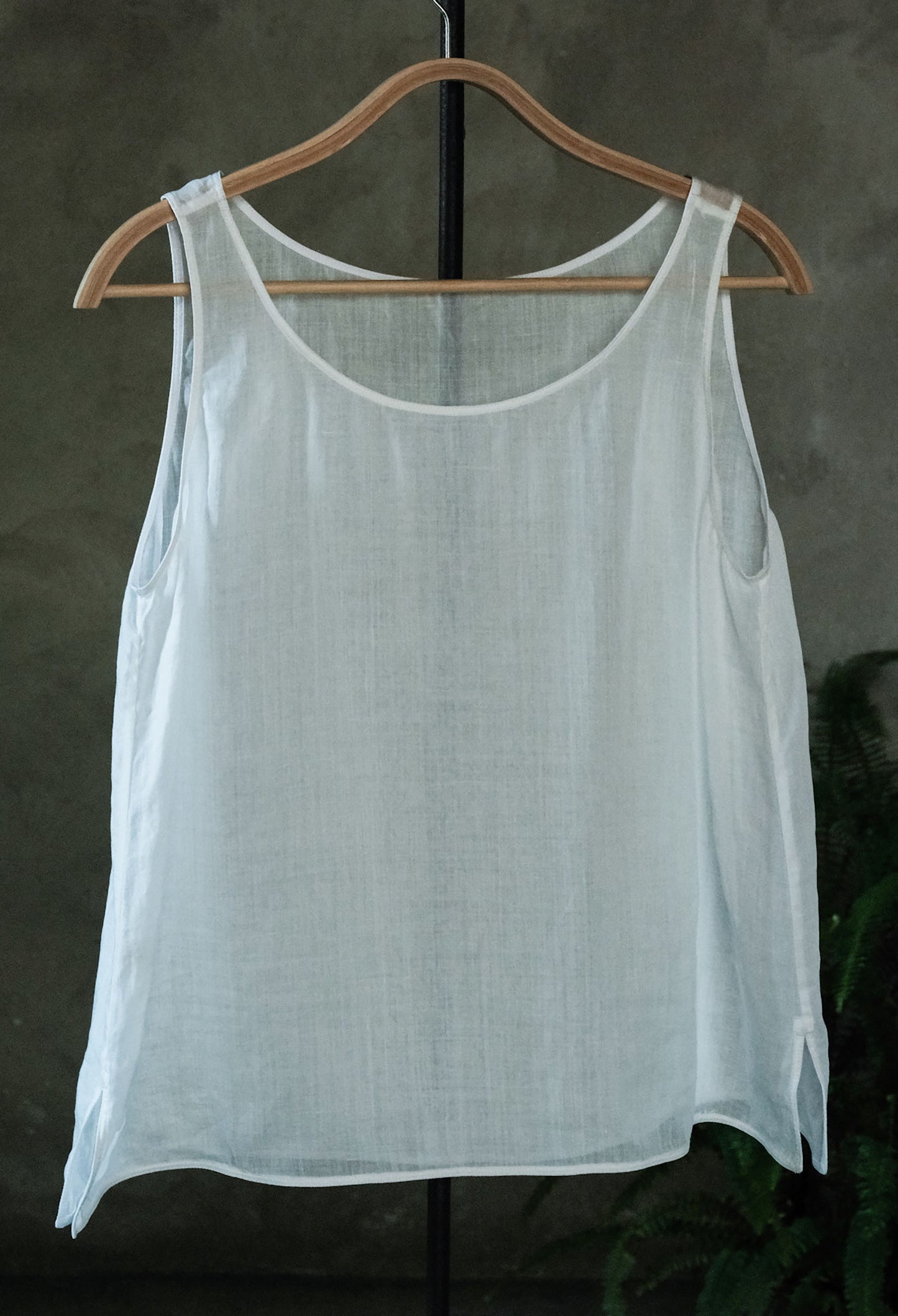 edoa White Long-termism High Count Ramie Tank Top