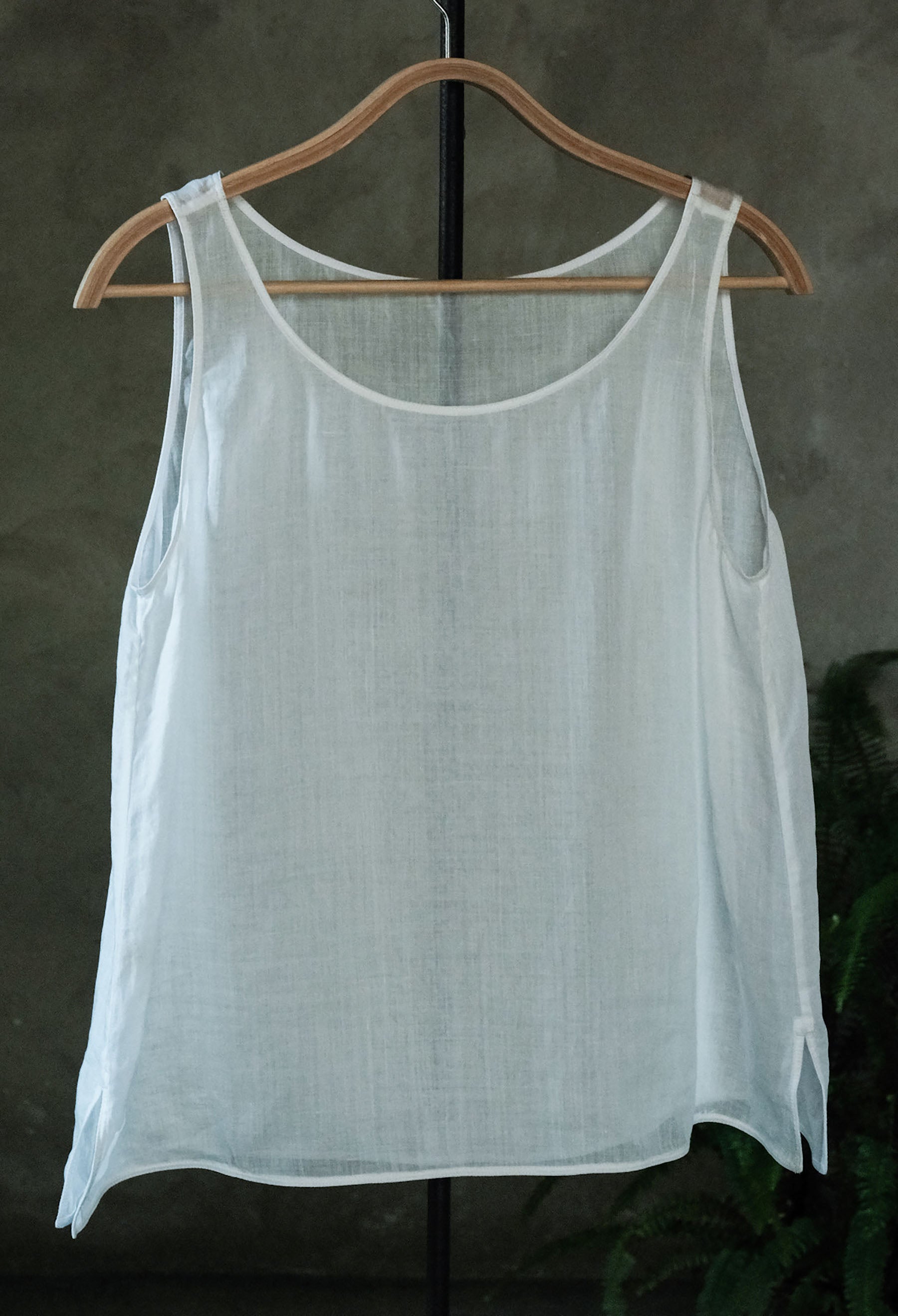 edoa White Long-termism High Count Ramie Tank Top
