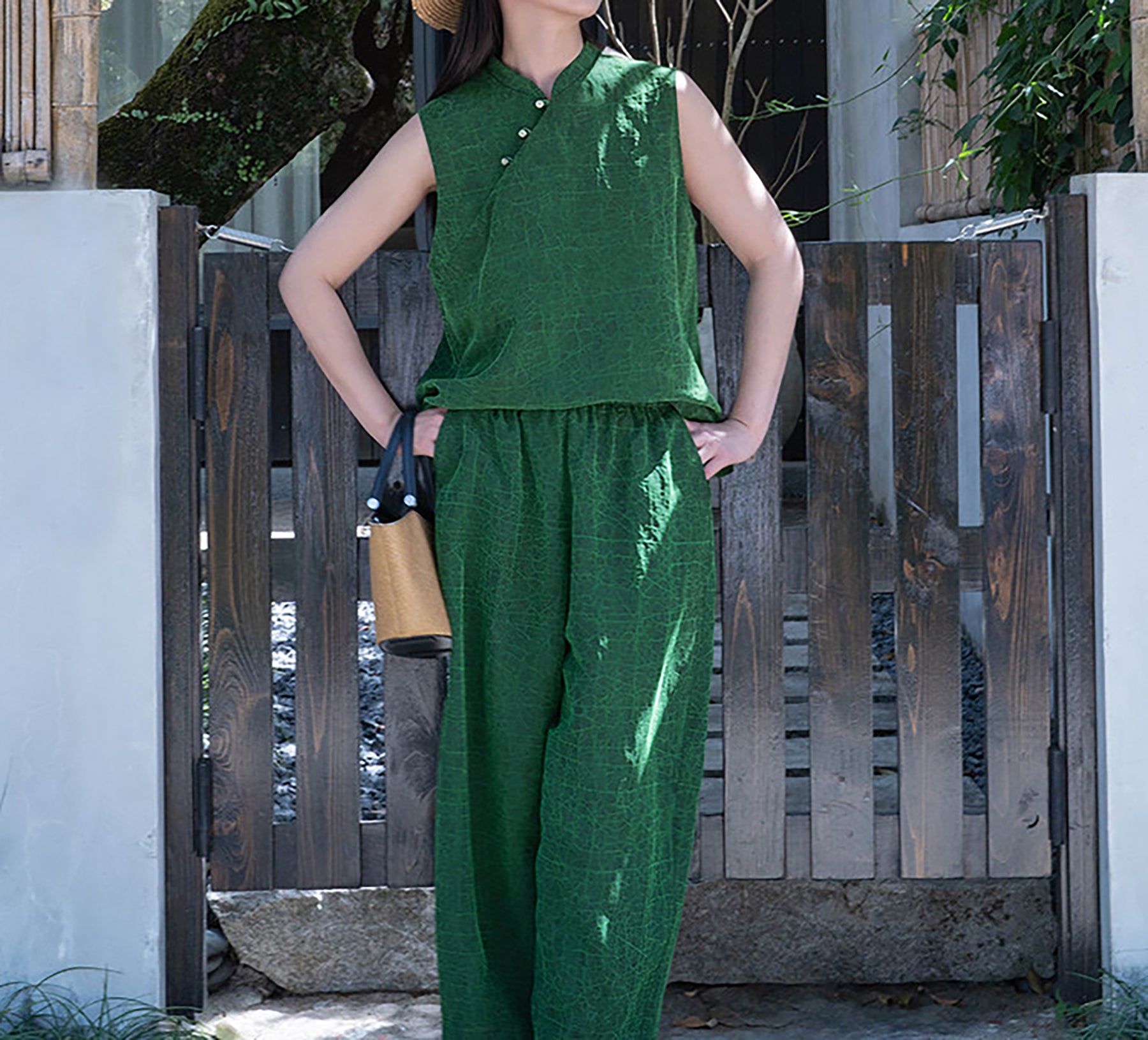 edoa Emerald Green Crackle Mud Silk Sleeveless Qipao Top