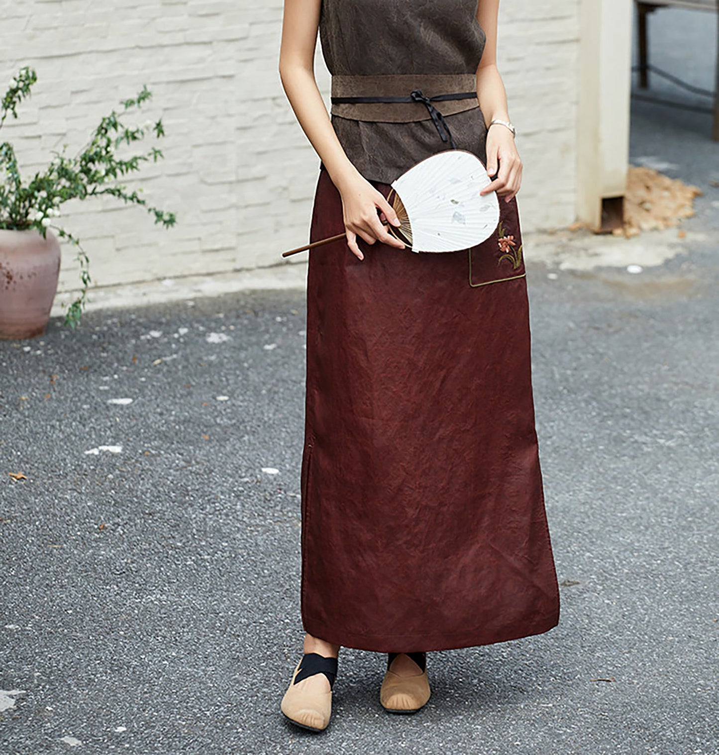 edoa New Chinese Style Cracked Mud Silk Habotai Straight Midi Skirt with Hand Embroidery