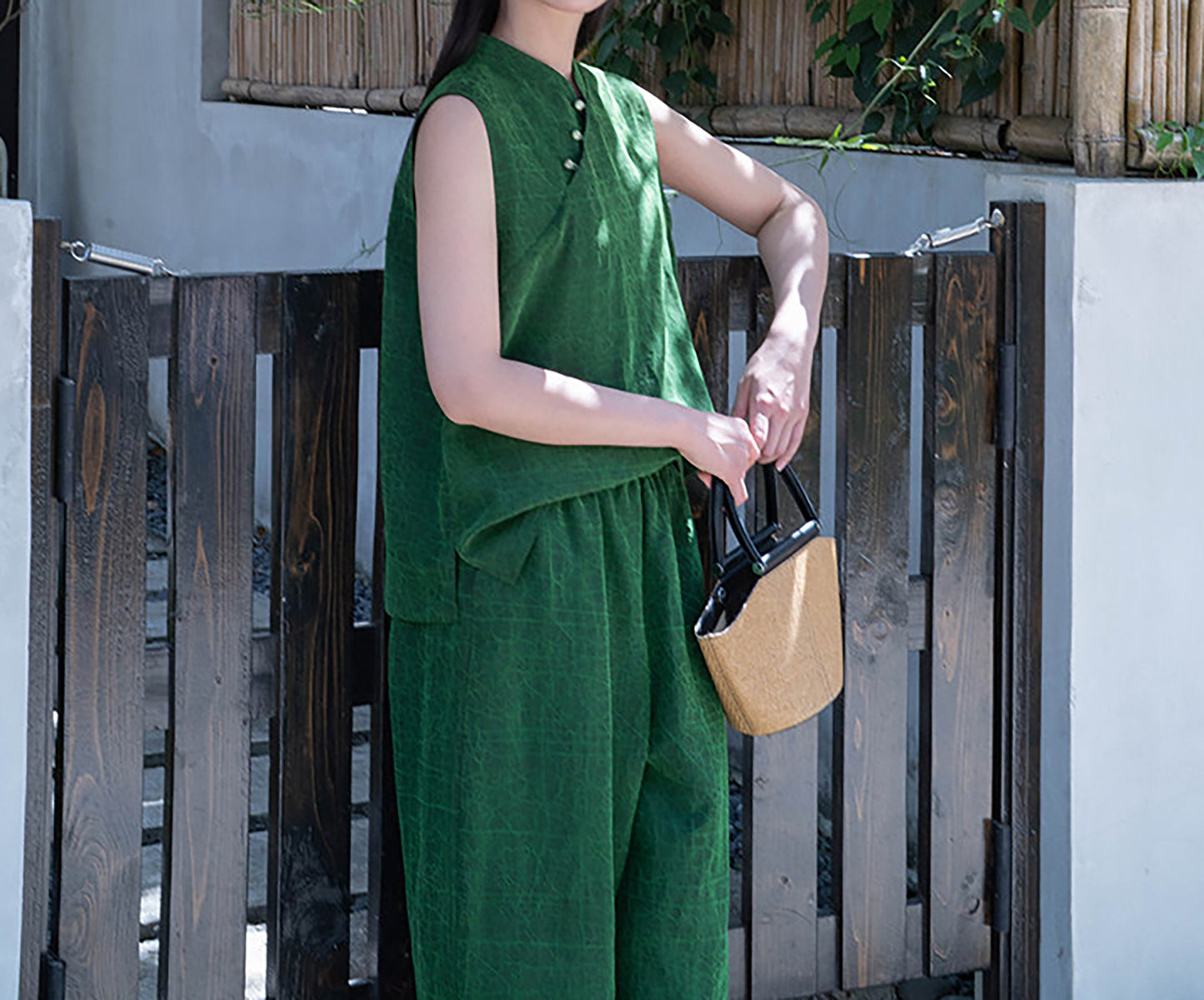 edoa Emerald Green Crackle Mud Silk Sleeveless Qipao Top