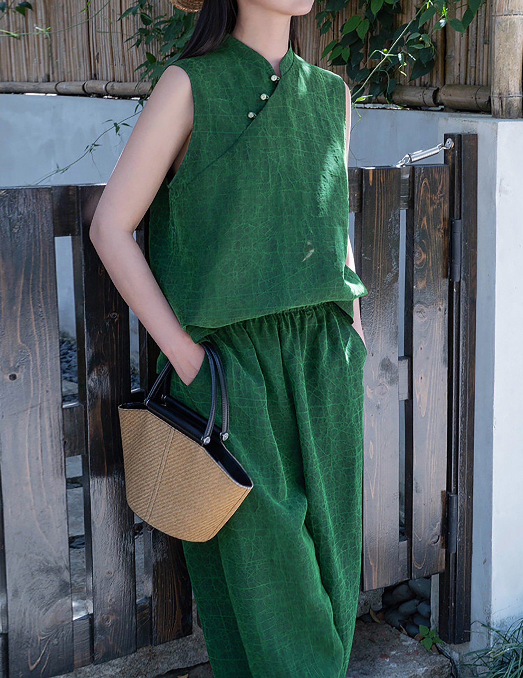 edoa Emerald Green Crackle Mud Silk Sleeveless Qipao Top