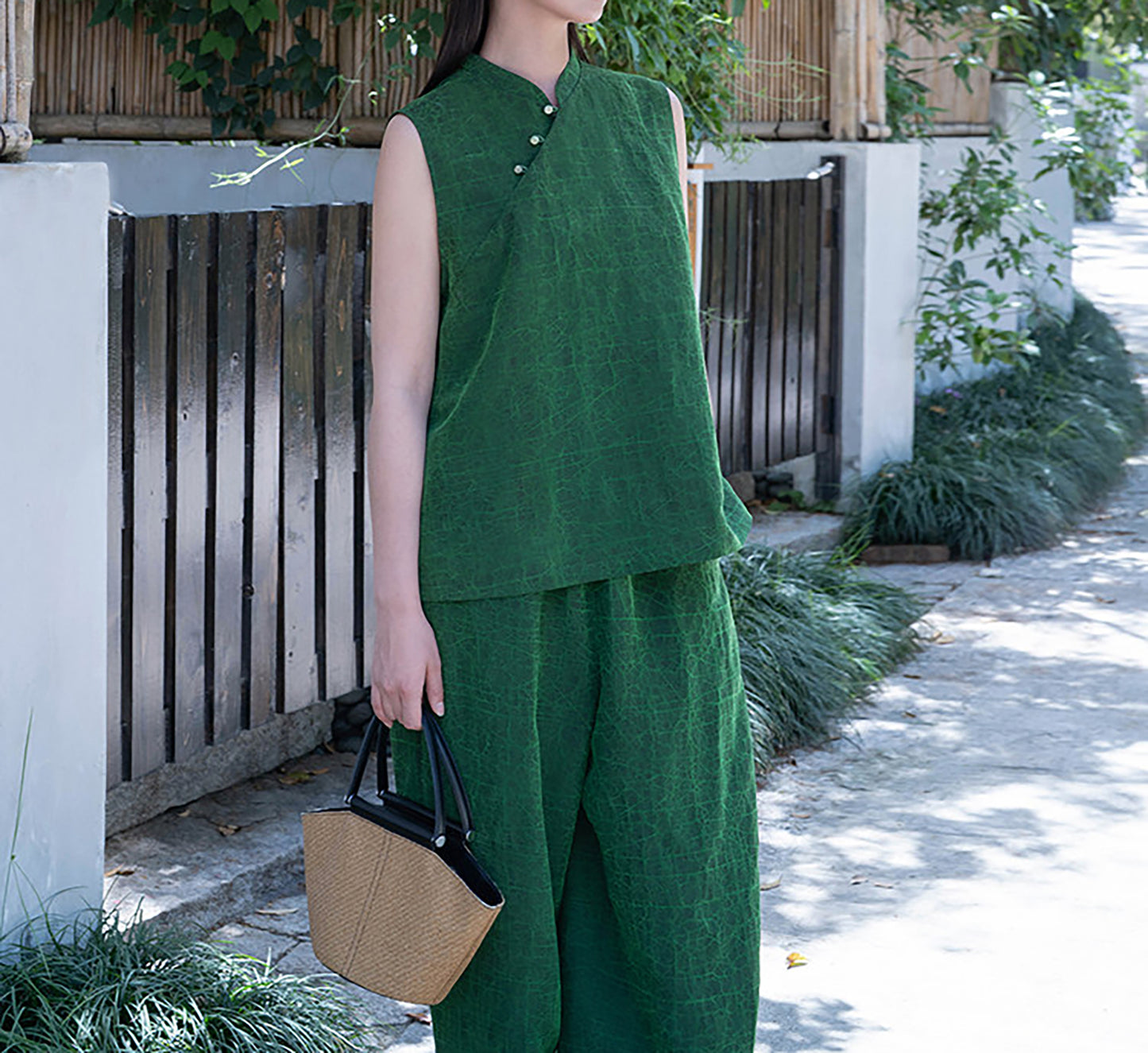 edoa Emerald Green Crackle Mud Silk Sleeveless Qipao Top