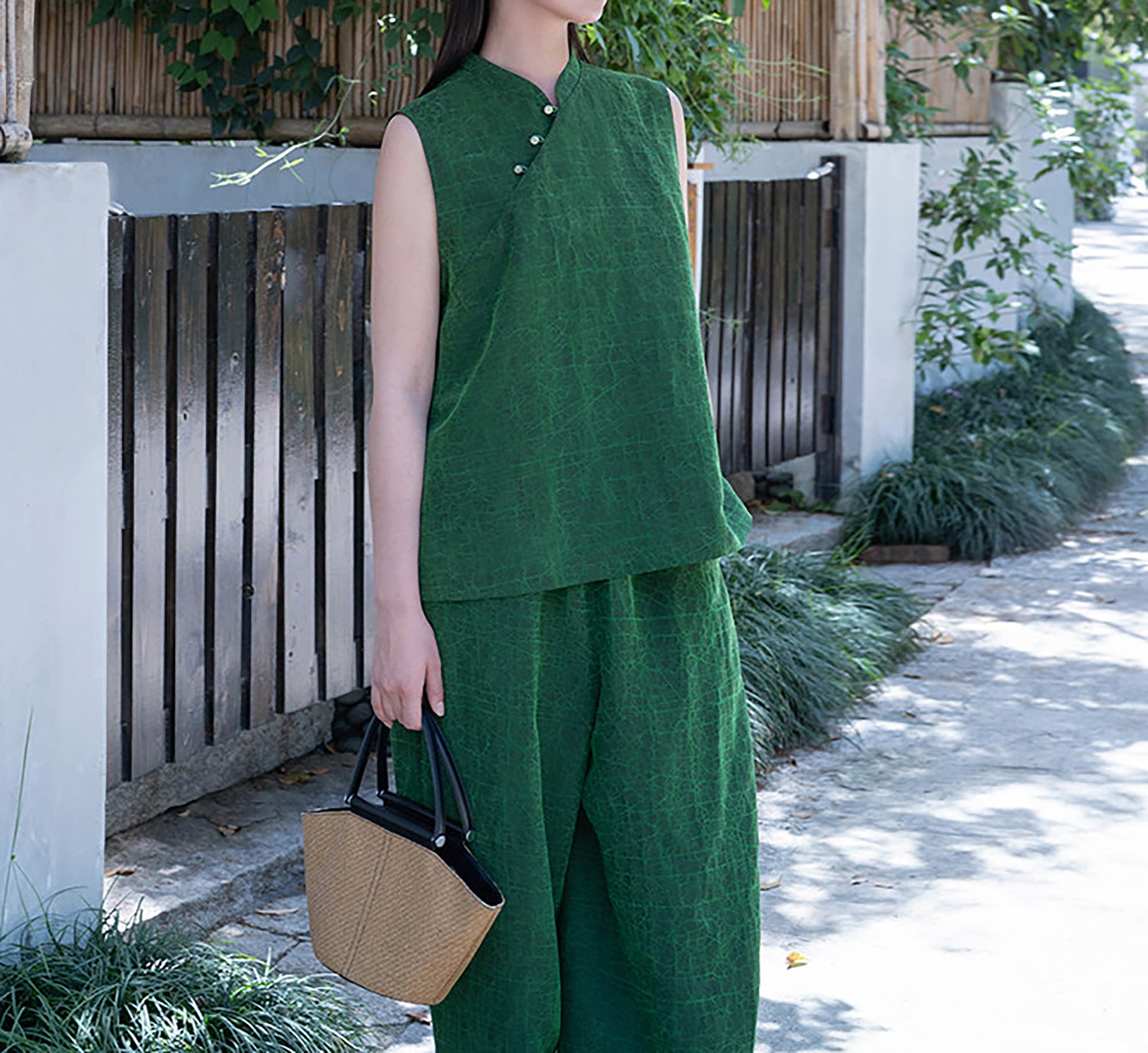 edoa Emerald Green Crackle Mud Silk Sleeveless Qipao Top
