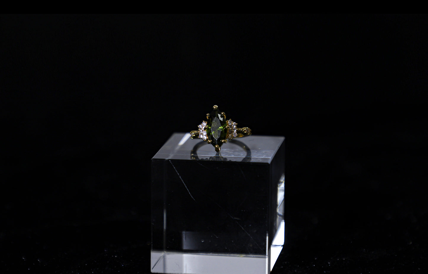 edoa Marquise Peridot Forest Ring