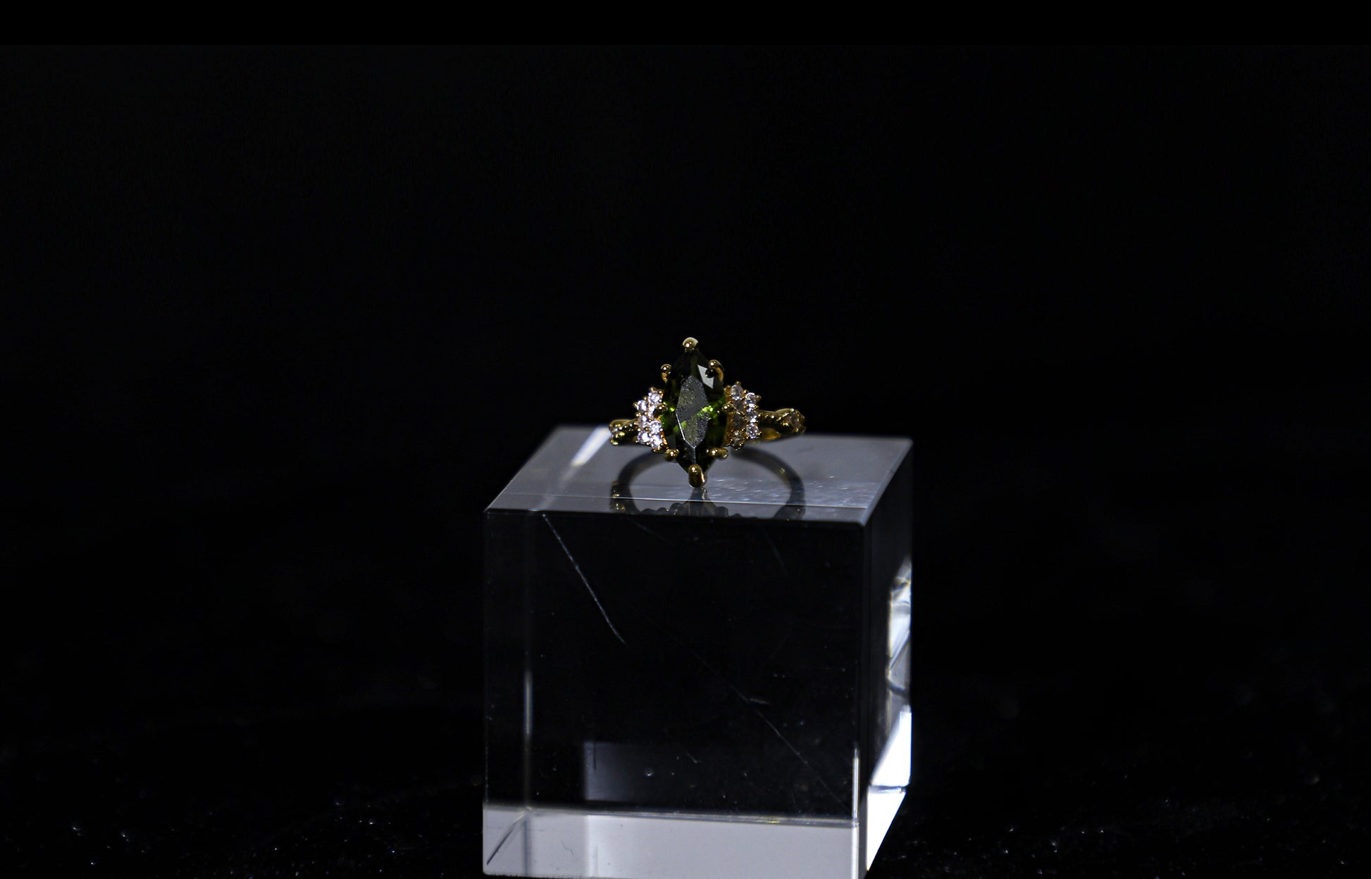 edoa Marquise Peridot Forest Ring