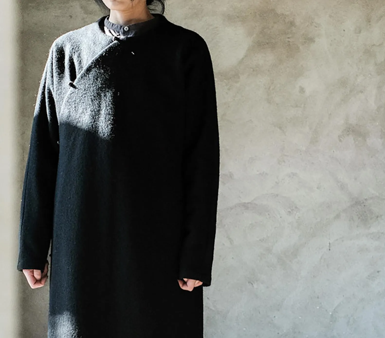 edoa Wool Diagonal Placket Long Robe