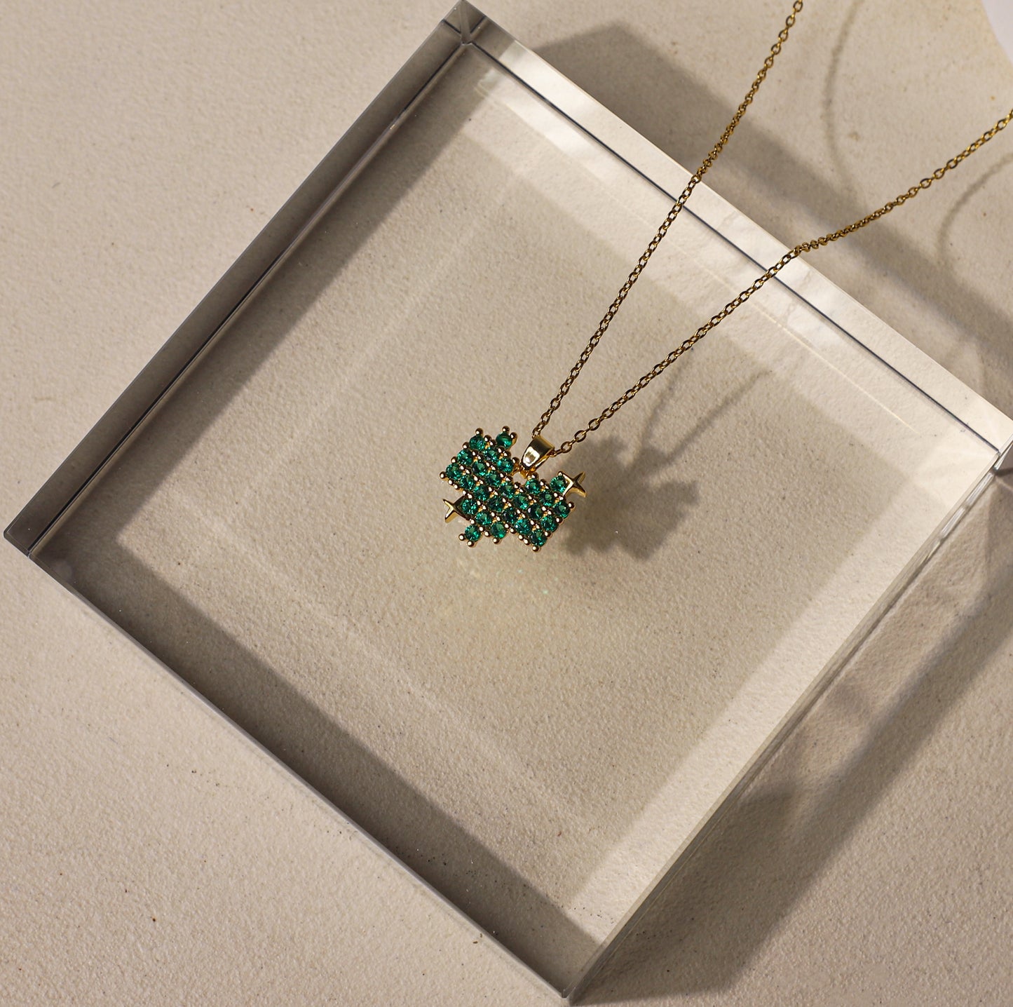 edoa Minimalist Pixel Style Heart Emerald Necklace