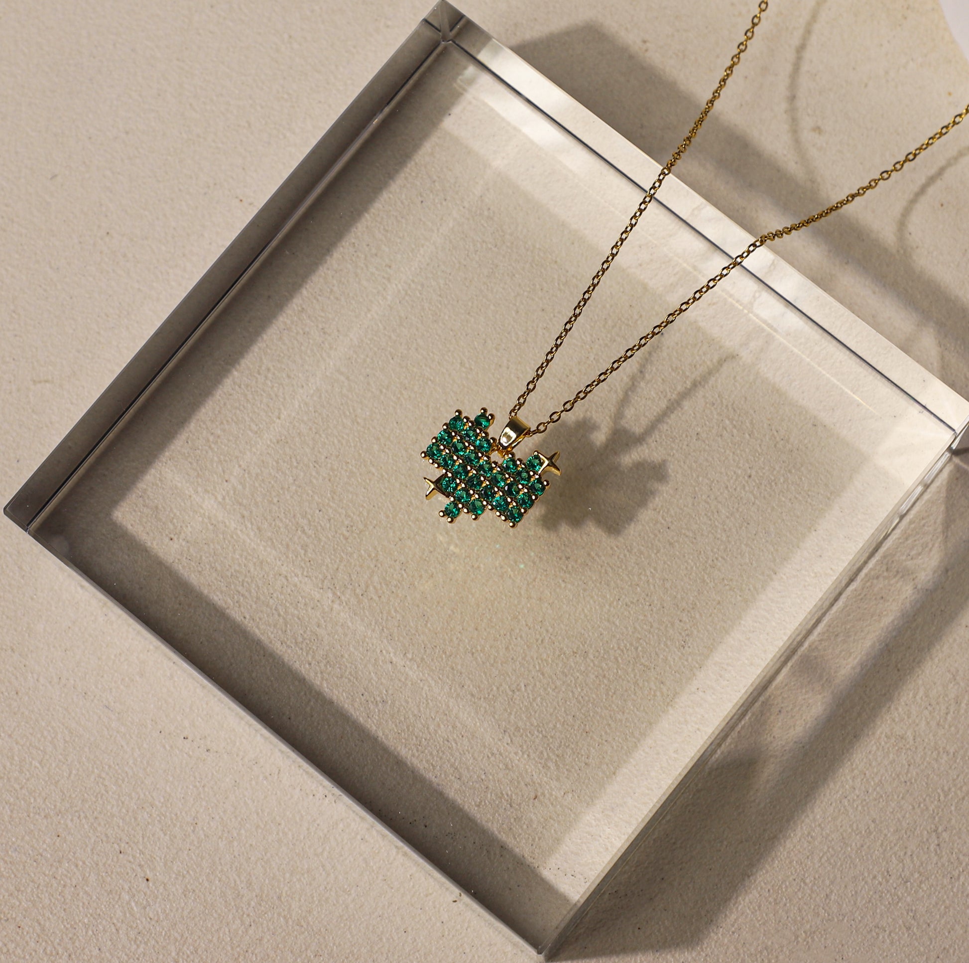 edoa Minimalist Pixel Style Heart Emerald Necklace
