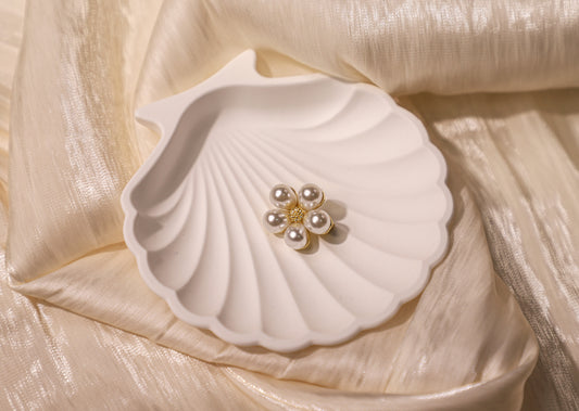 edoa Minimalist Pearl Brooch