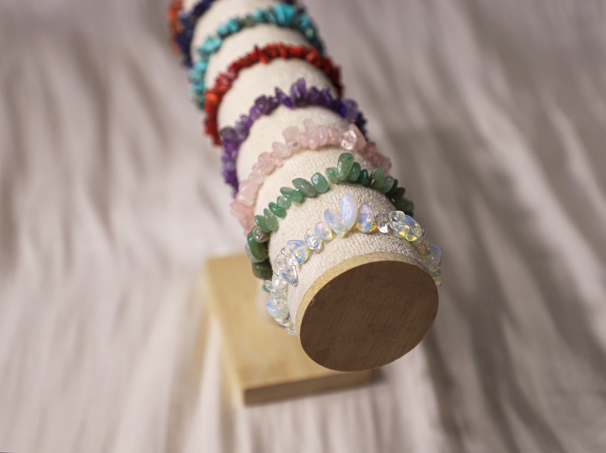 edoa Raw Crystal Healing Stone Chip Bracelet
