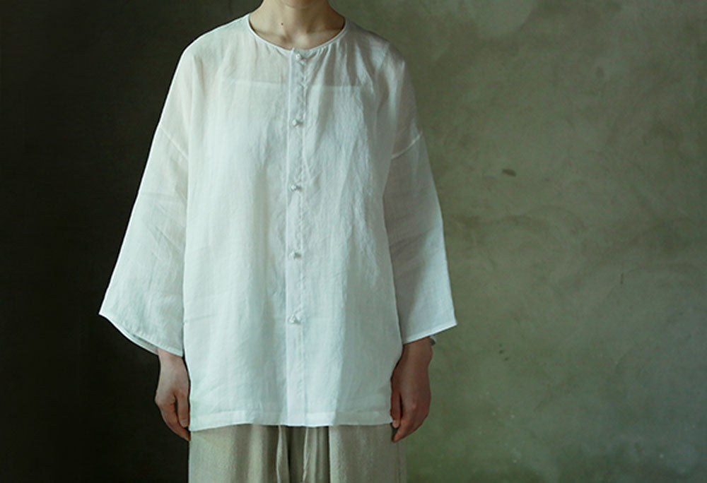 edoa Ramie Blouse with Hand Knotted Chinese Buttons