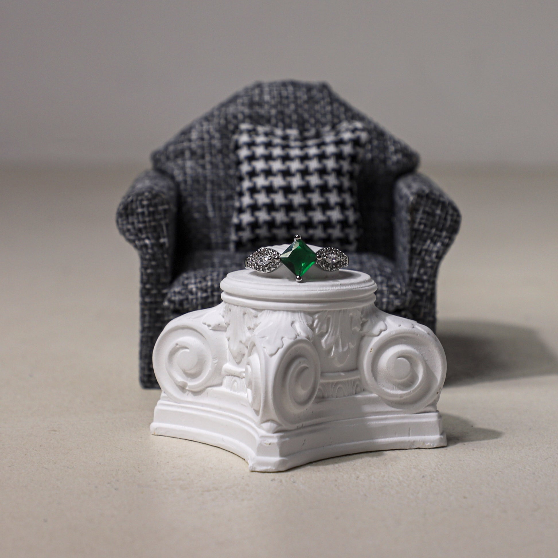 edoa Vintage Square Emerald Silver Ring
