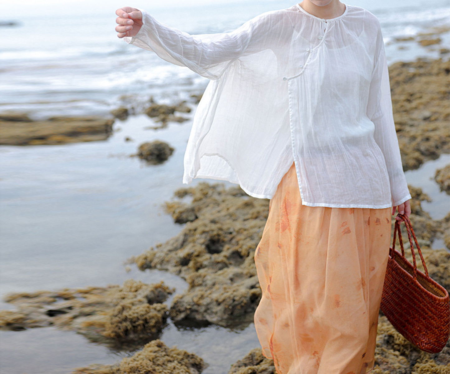 edoa Super Loose White Gathered Shirt