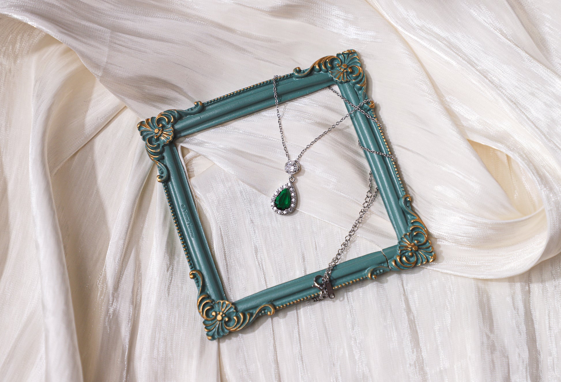 edoa The Emerald Drop Halo Necklace