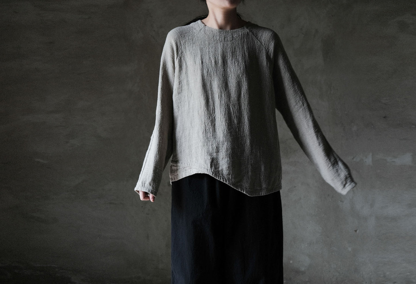 edoa Flaxl Linen Asymmetric Long Sleeve Top