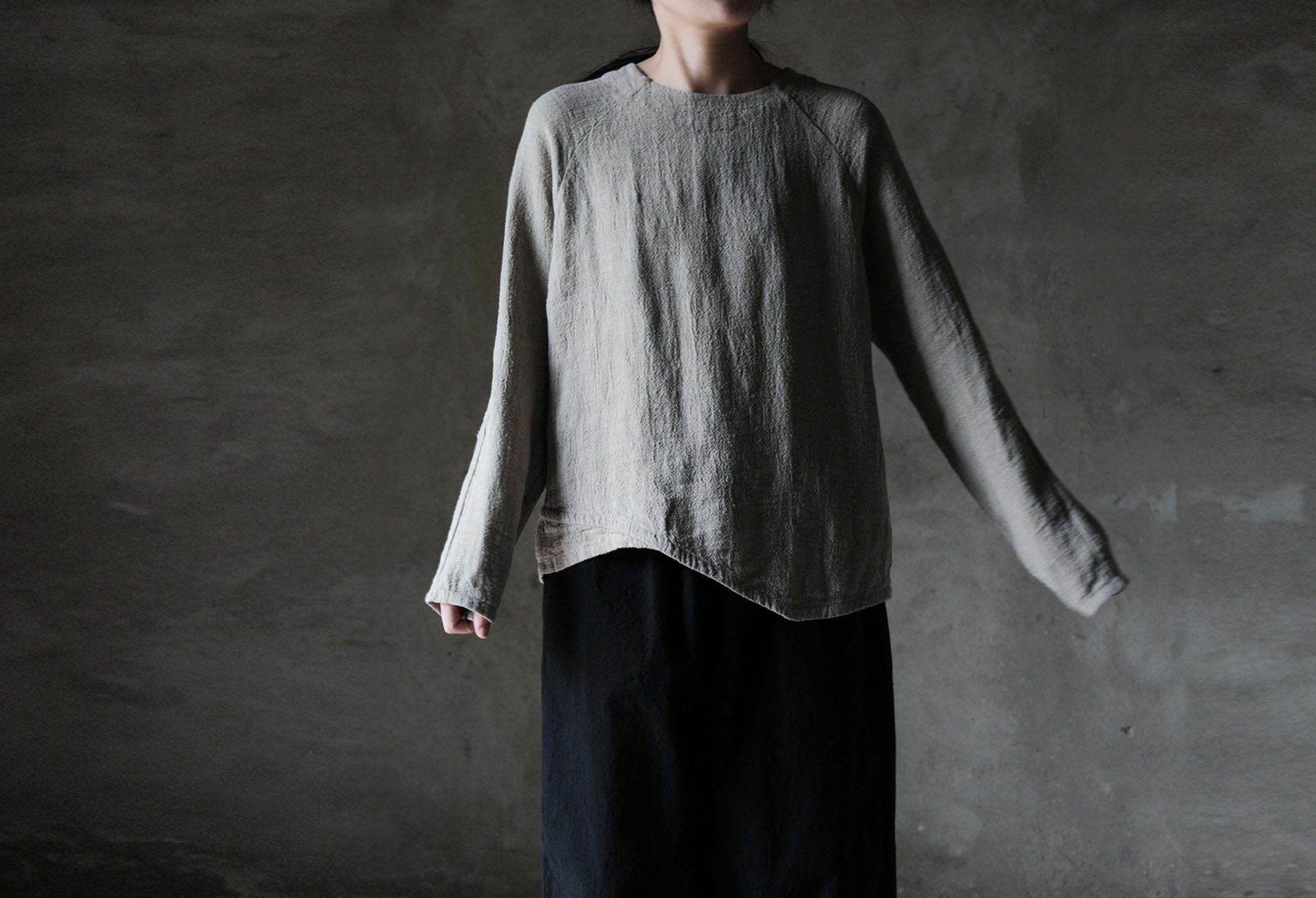 edoa Flaxl Linen Asymmetric Long Sleeve Top