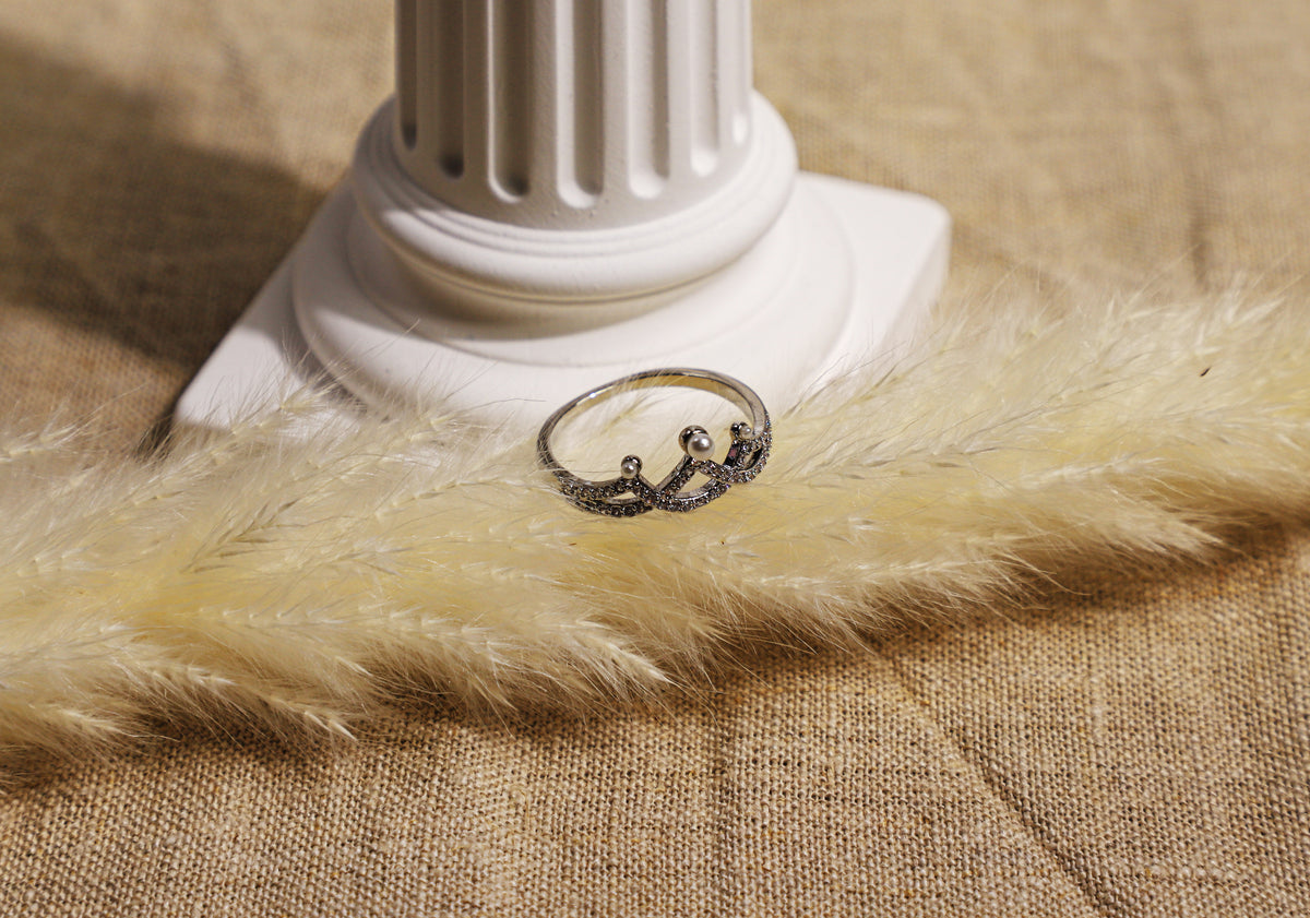 edoa Dainty Pearl Crown Minimalist Silver Ring