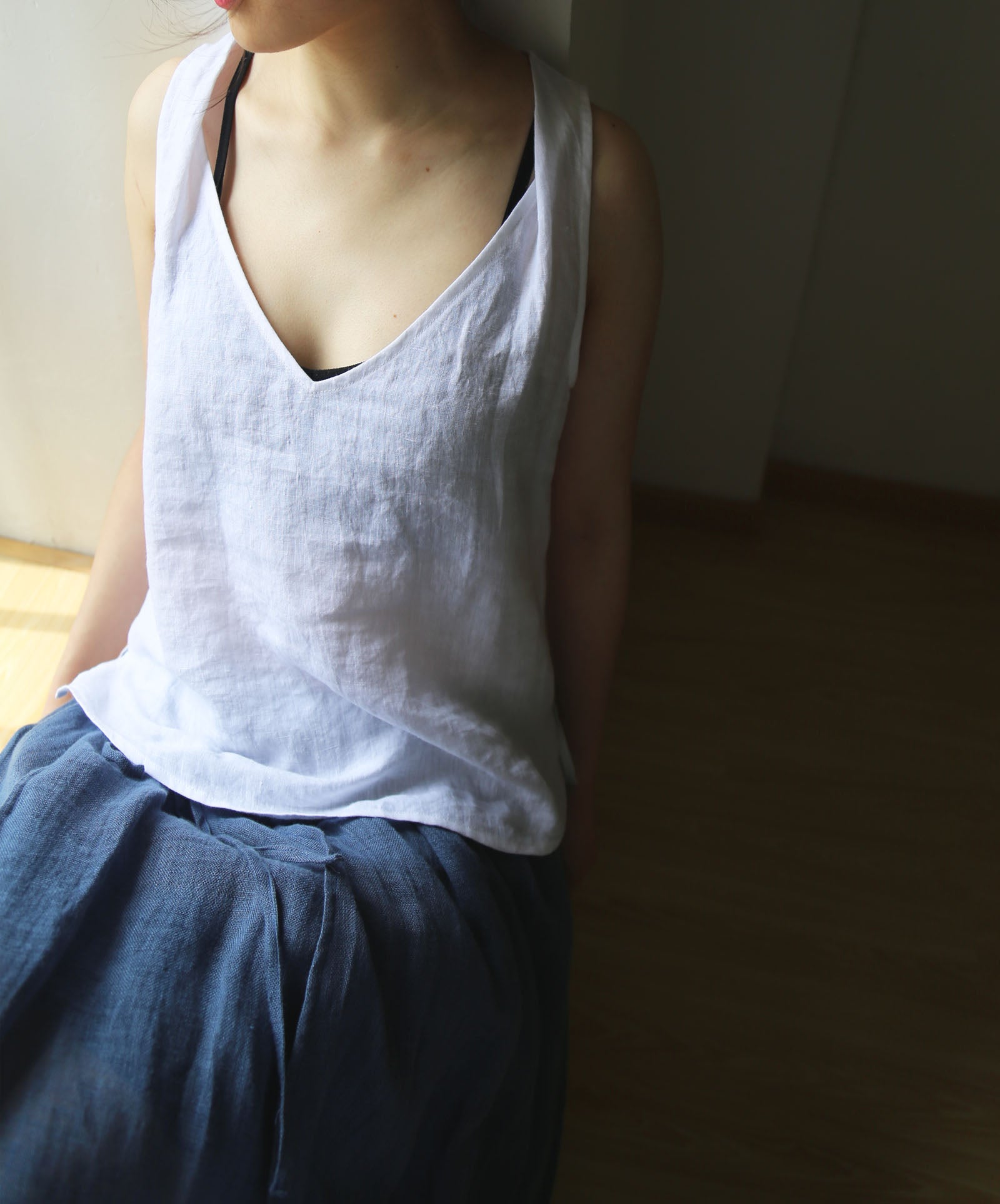 edoa Twisted V Neckline Linen Tank Top