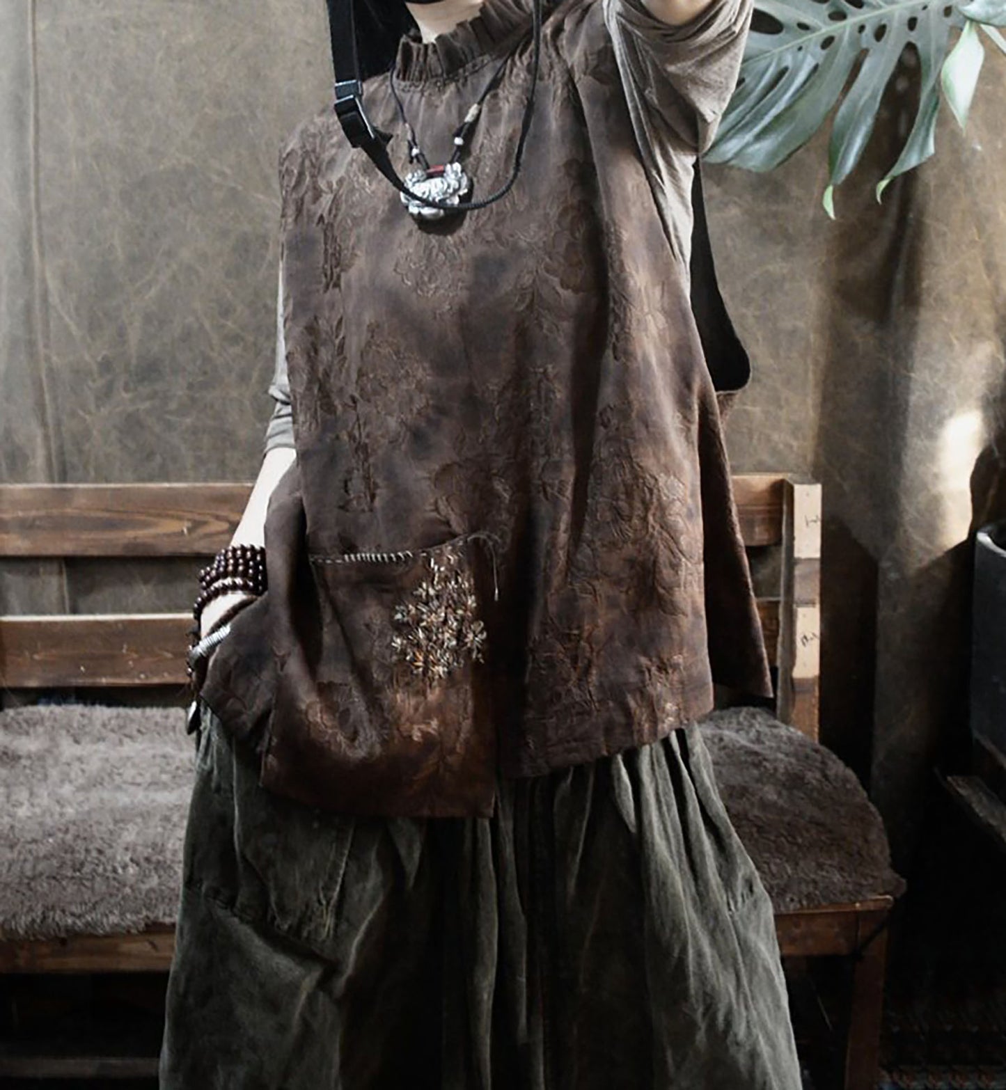 Reversible Distressed Mud Silk Ruffle Neck Vest to0279 X315