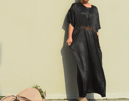 edoa Loose Fitting Elastic Mud Silk Crepe Satin Dress with Hand Embroidery