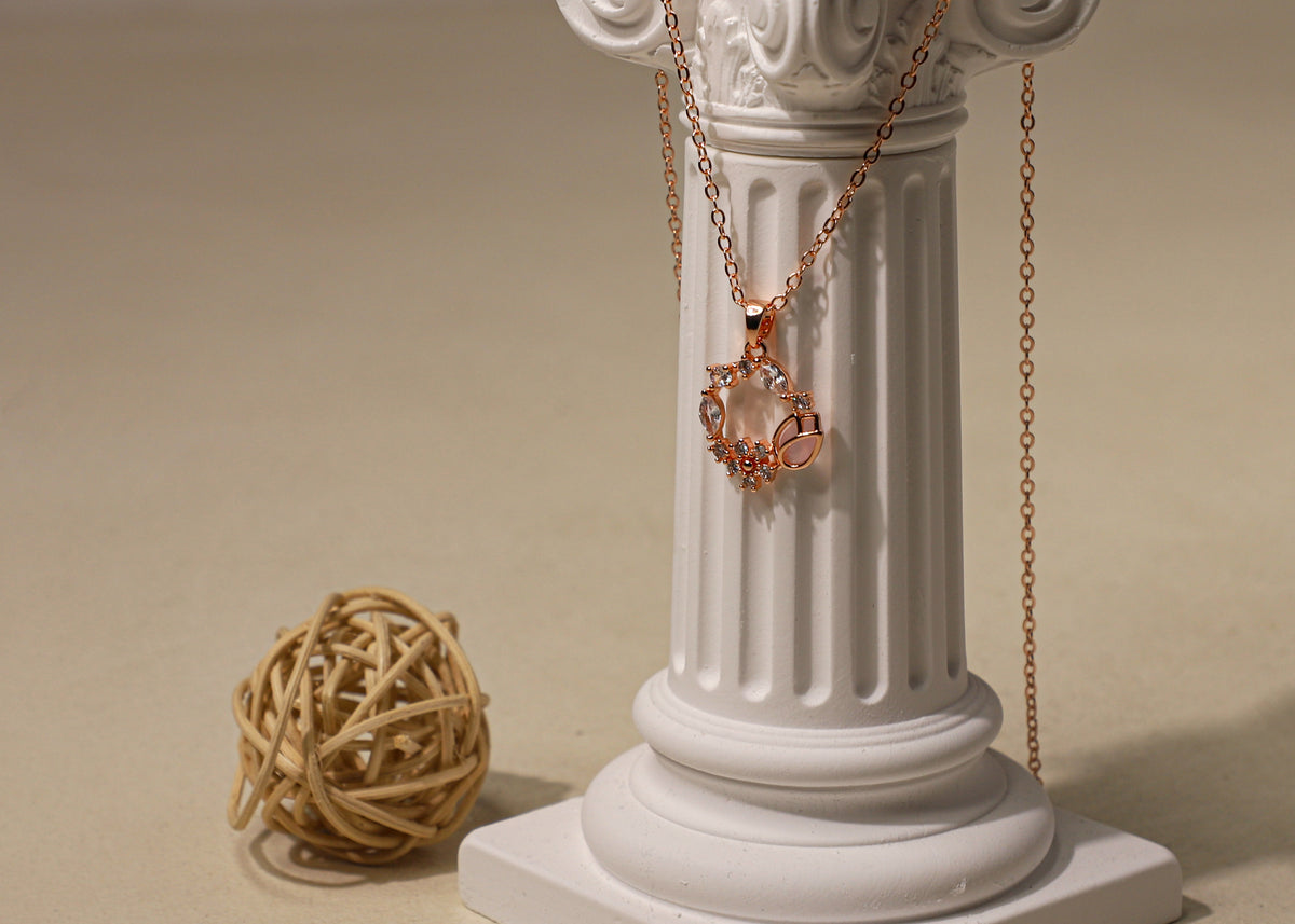 edoa Minimalist Tulip Wreath Rose Gold Necklace