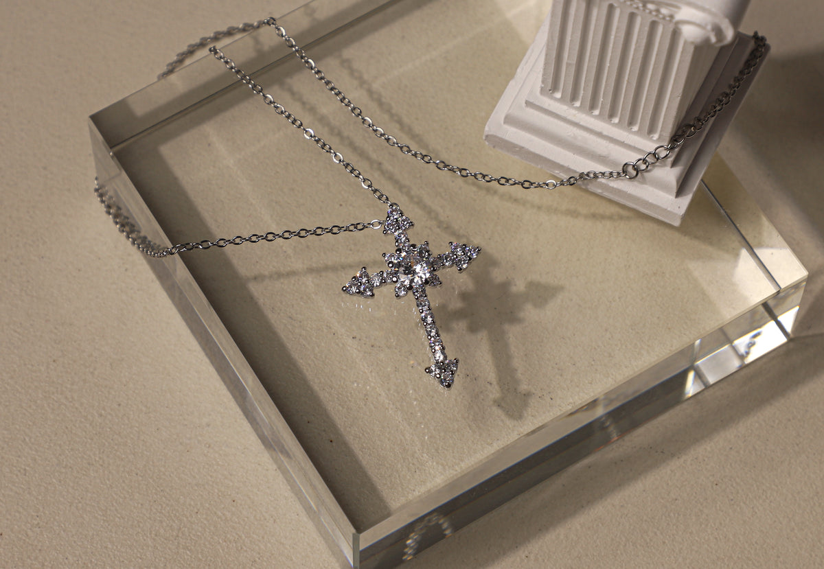 edoa Gothic Dainty Diamond Cross Necklace