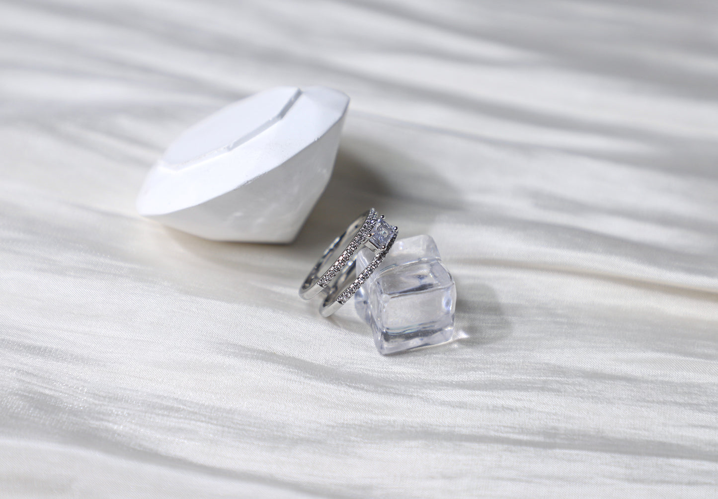 edoa Minimalist Dainty Diamond Double Band Ring