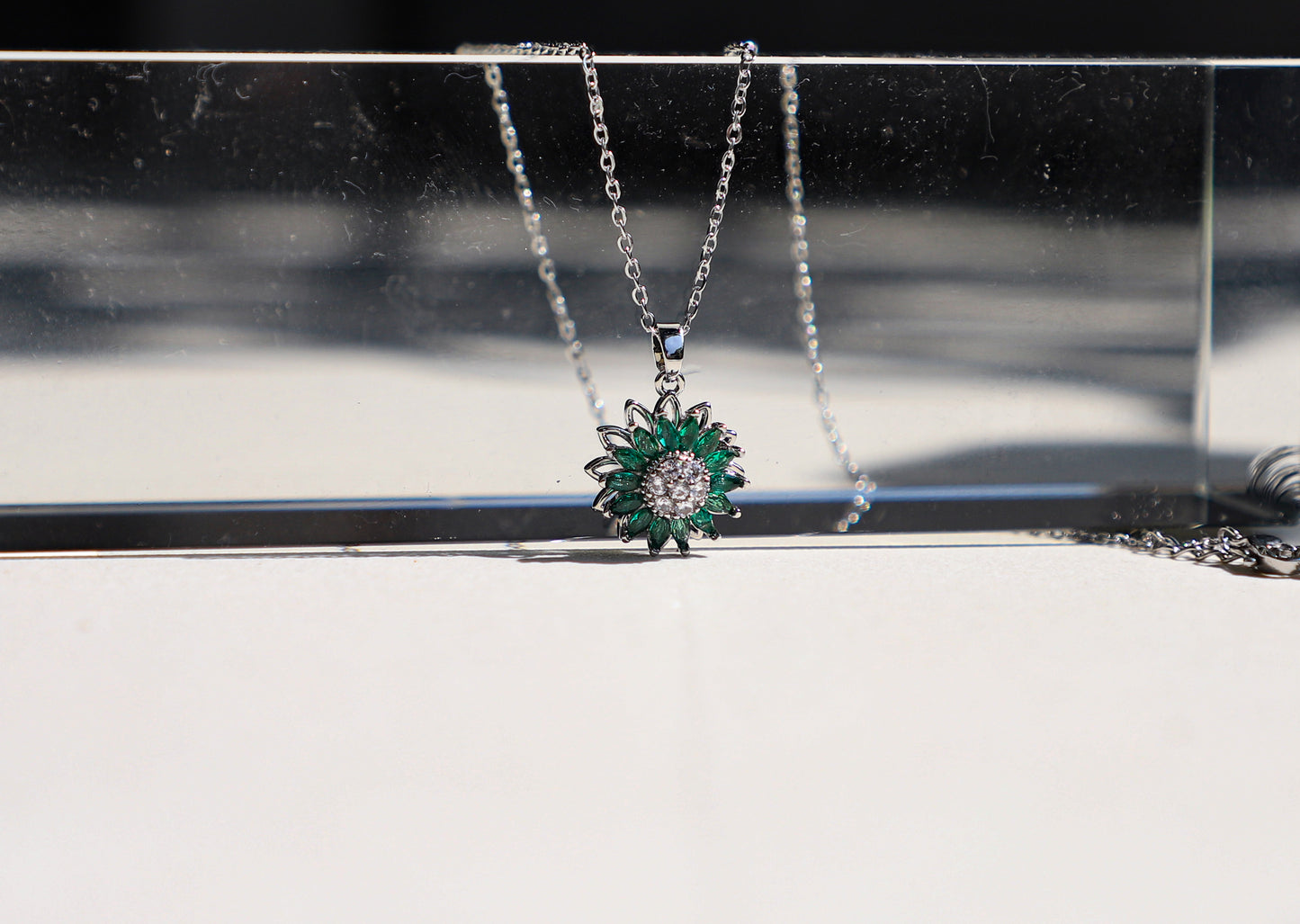 edoa Minimalist Spin Sunflower Emerald Necklace