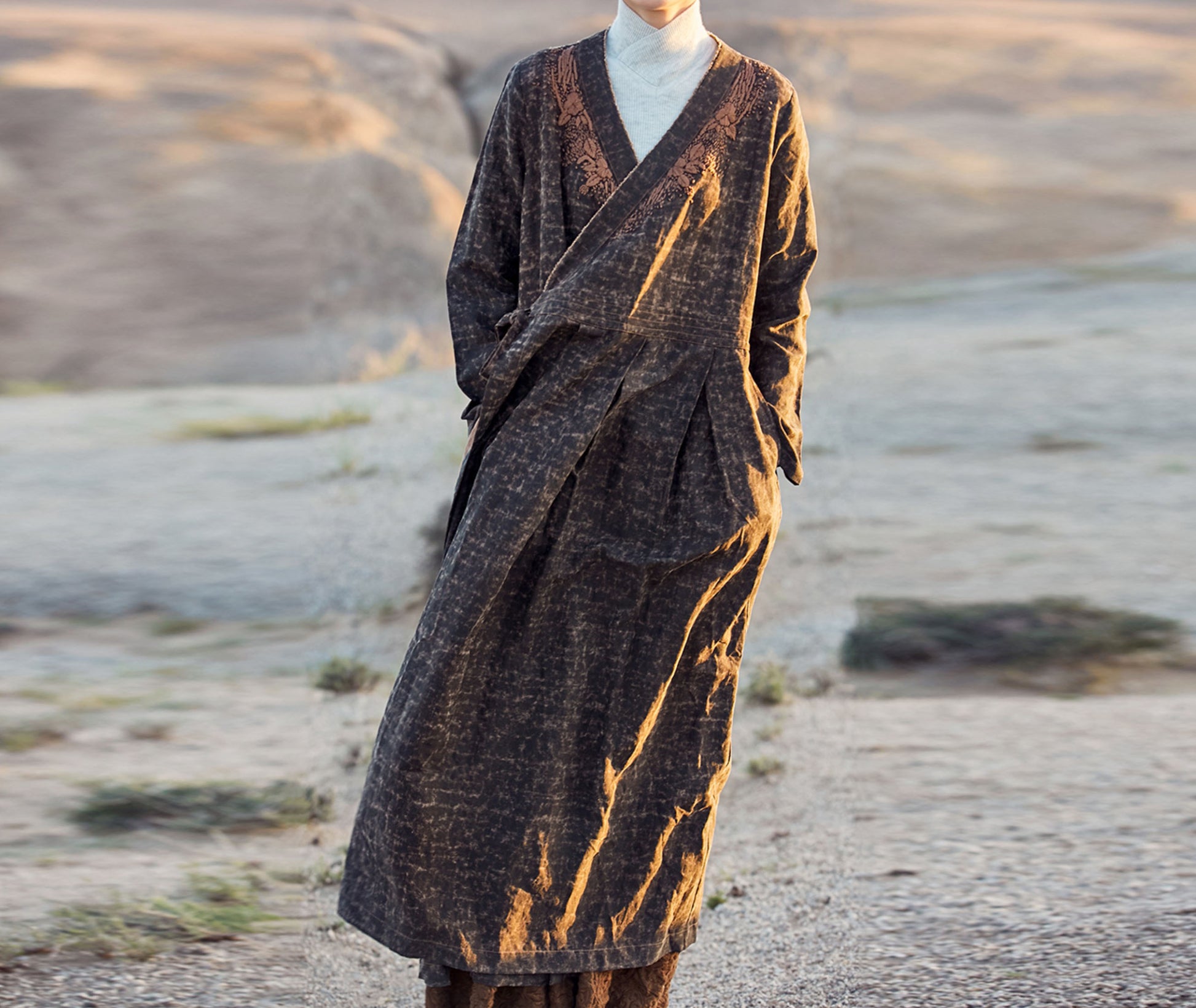 edoa Cracked Mud Silk Embroidered Dress 