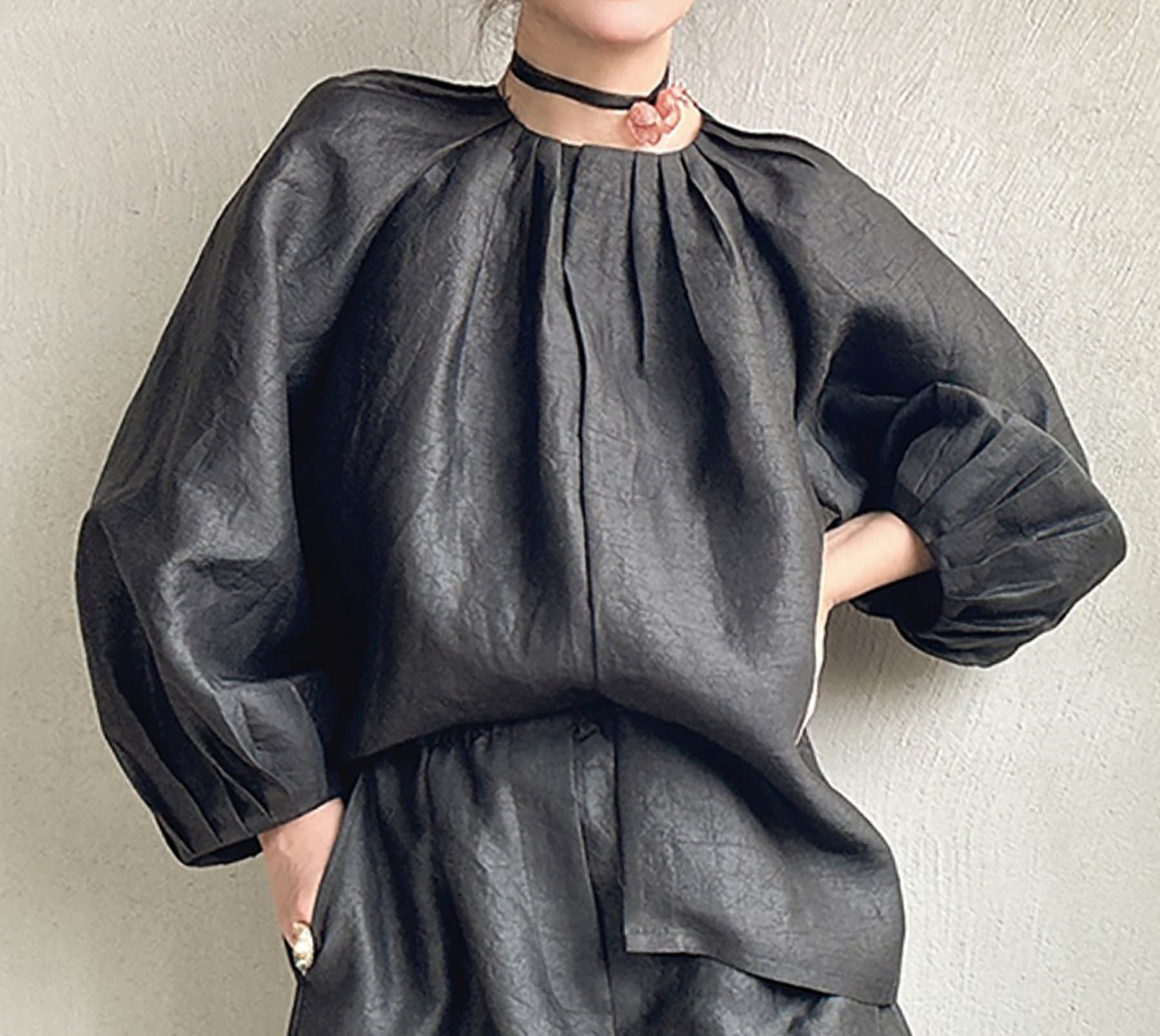 edoa Loose Cracked Mud Silk Bracelet Puff Sleeve Pleated Top