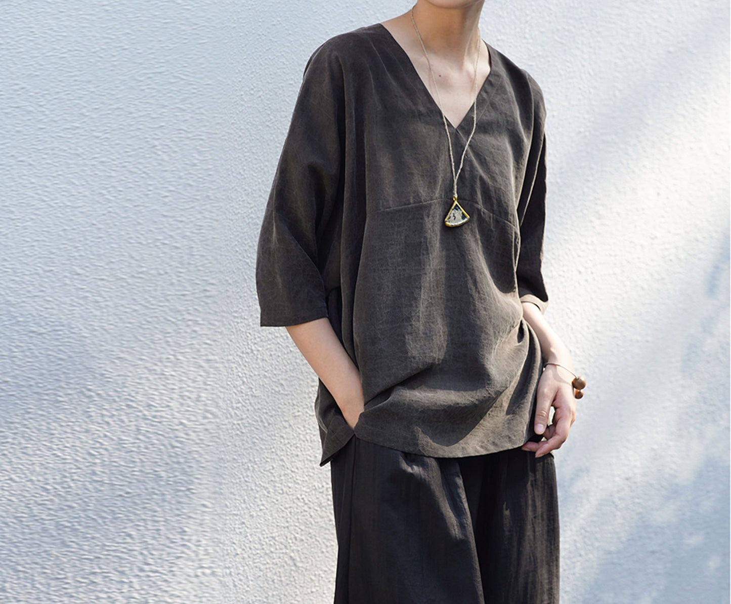 edoa Loose Fitting Cracked Mud Silk V-neck Top 