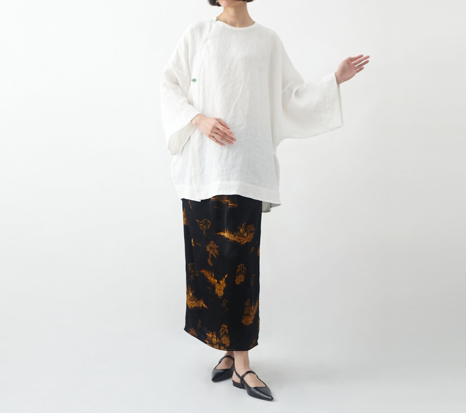 edoa Minimalist Linen Blouse with Jade Buttons