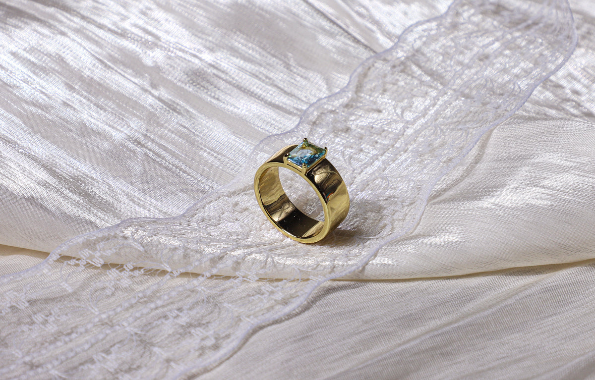 edoa Modern Bold Gold Aquamarine Ring