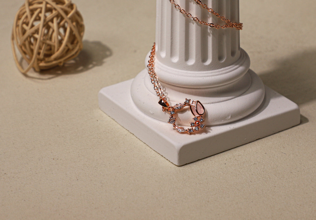 edoa Minimalist Tulip Wreath Rose Gold Necklace