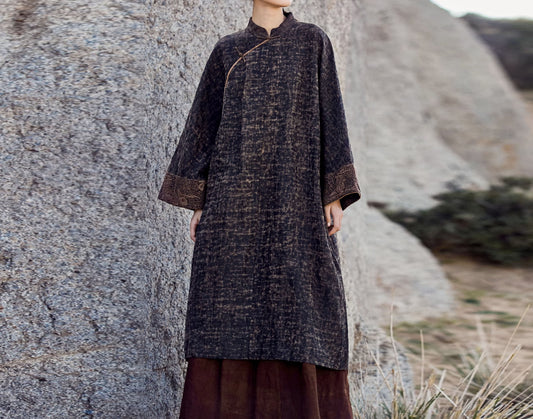 edoa Cracked Mud Silk Cheongsam with Embroidered Cuffs 