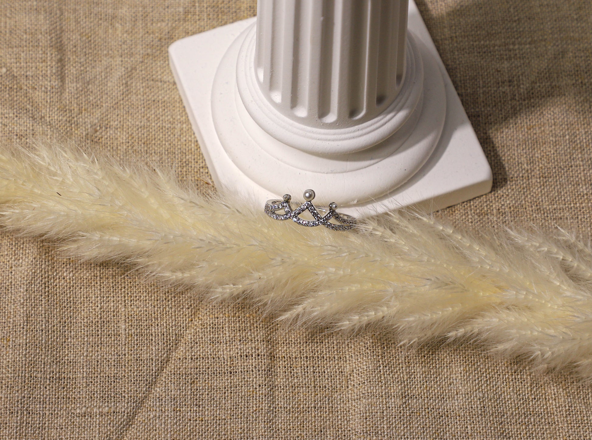 edoa Dainty Pearl Crown Minimalist Silver Ring