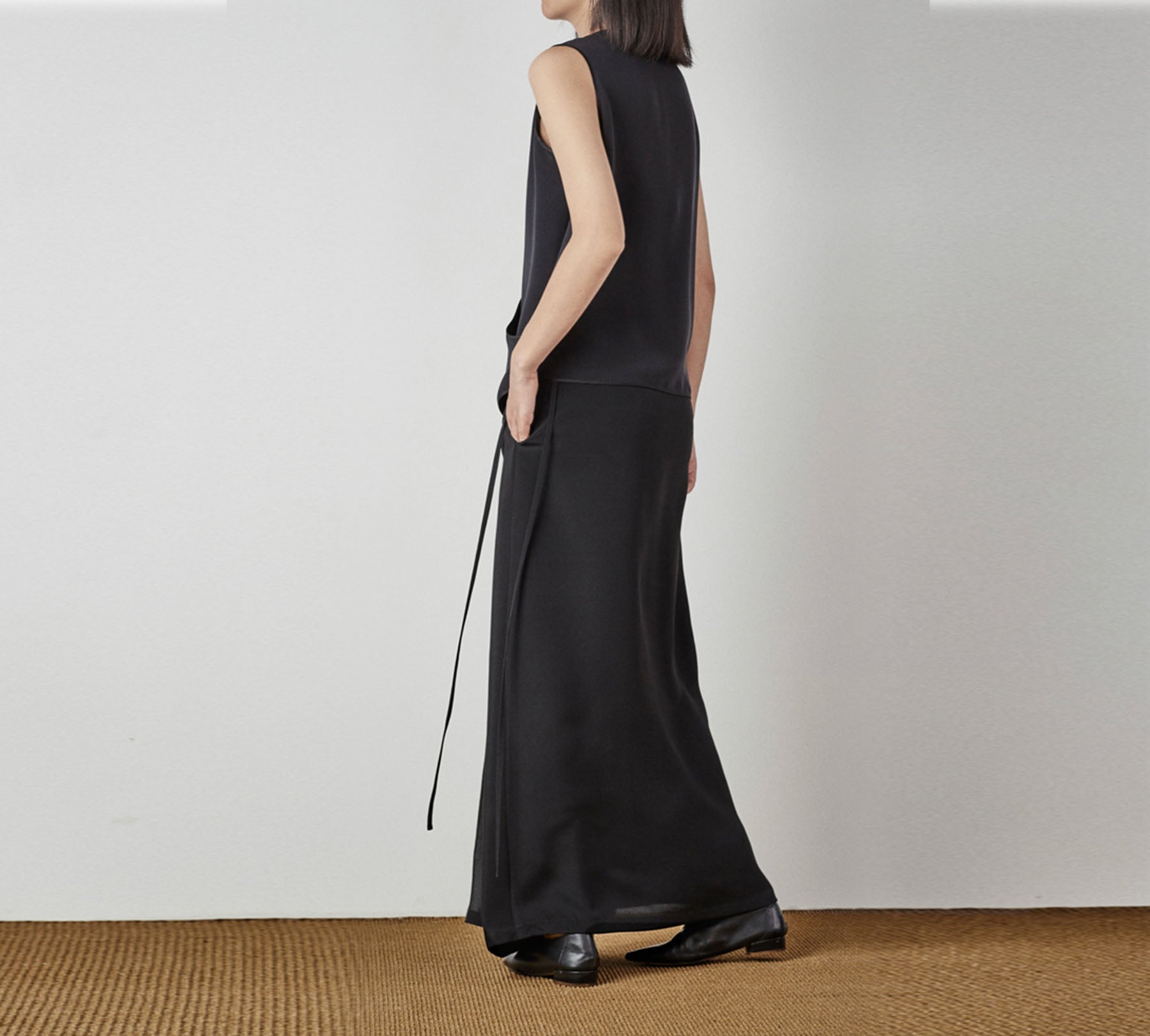 edoa  Crepe De Chine V-neck Sleeveless Tank