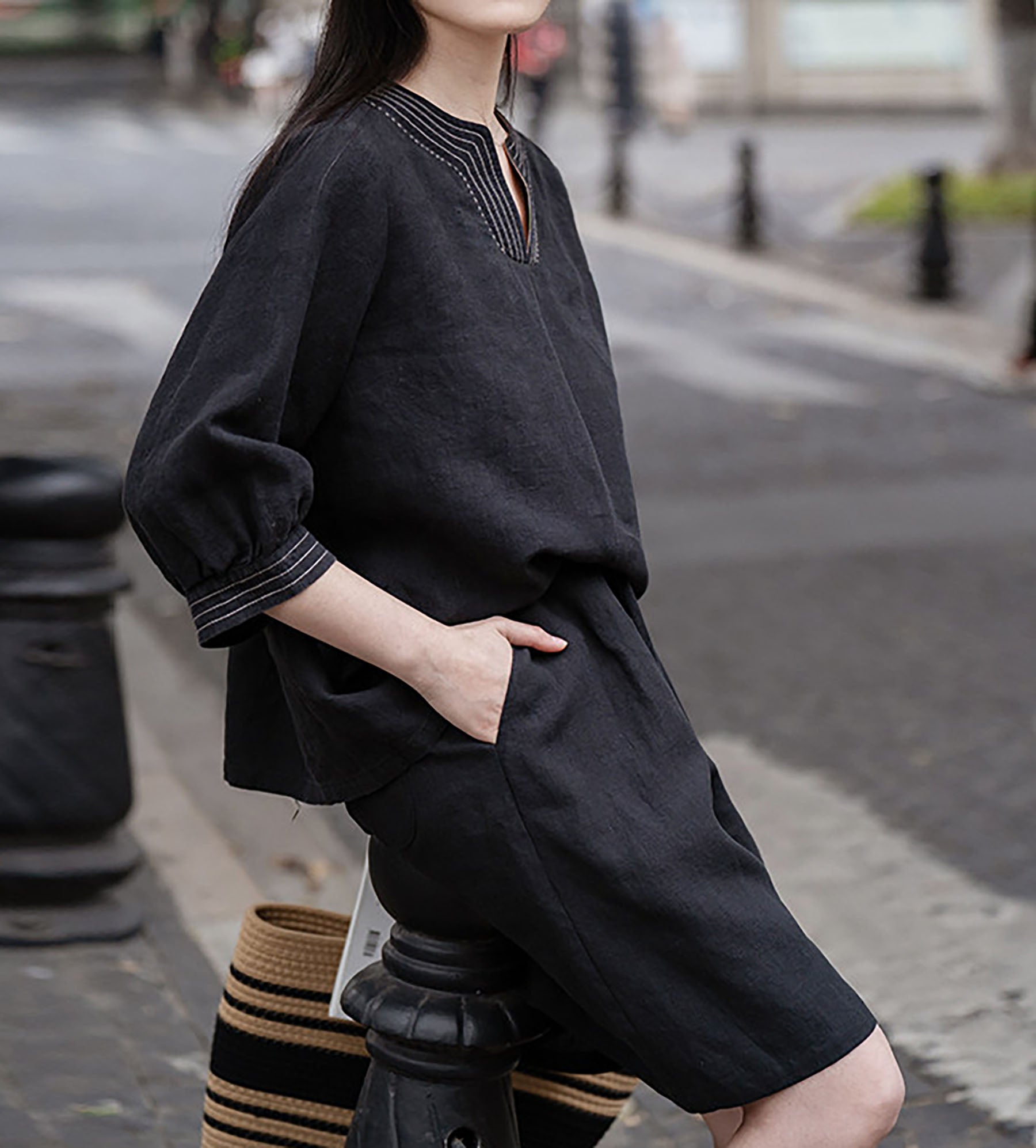 edoa Black Linen V-neck Pullover Top
