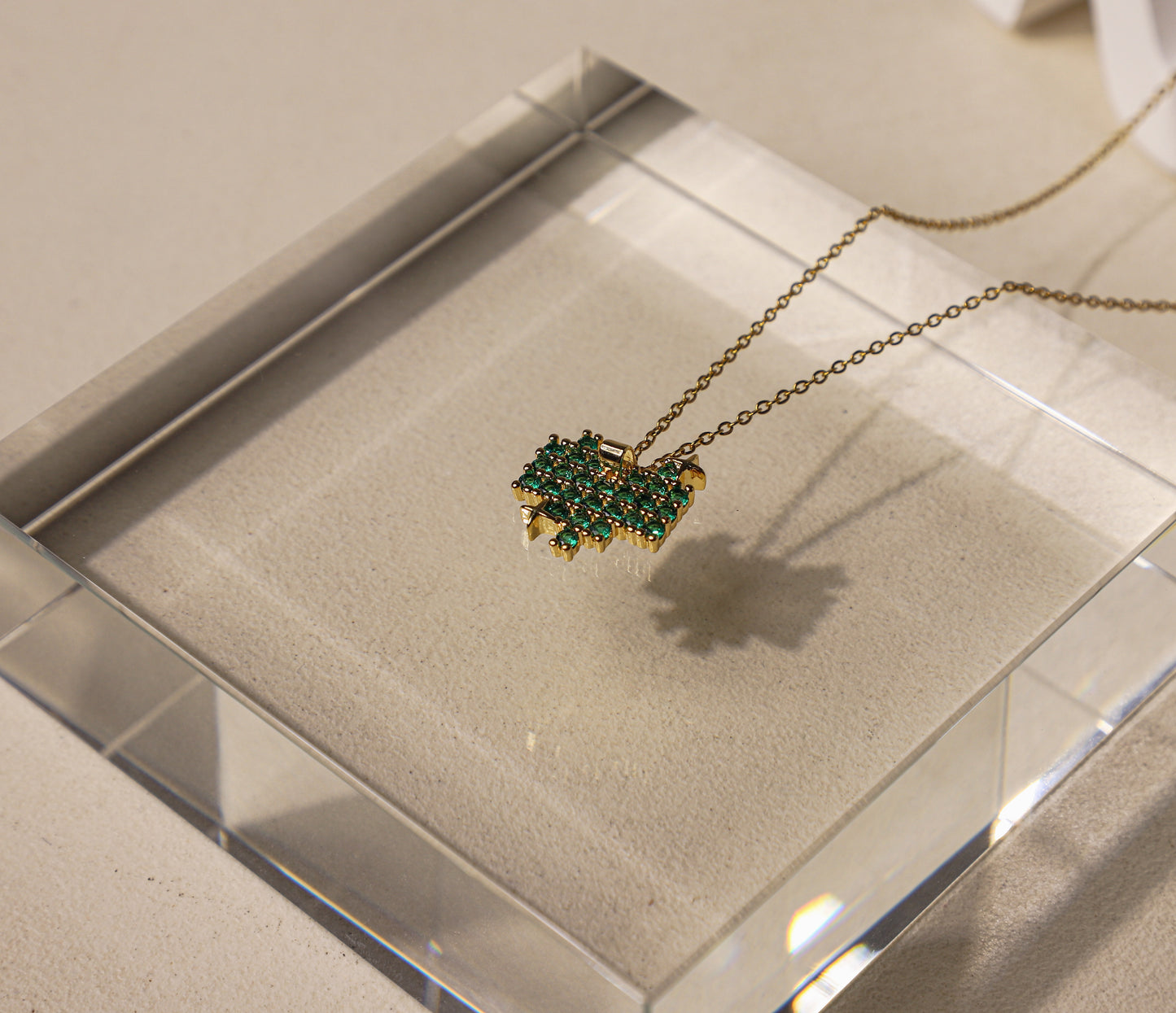 edoa Minimalist Pixel Style Heart Emerald Necklace