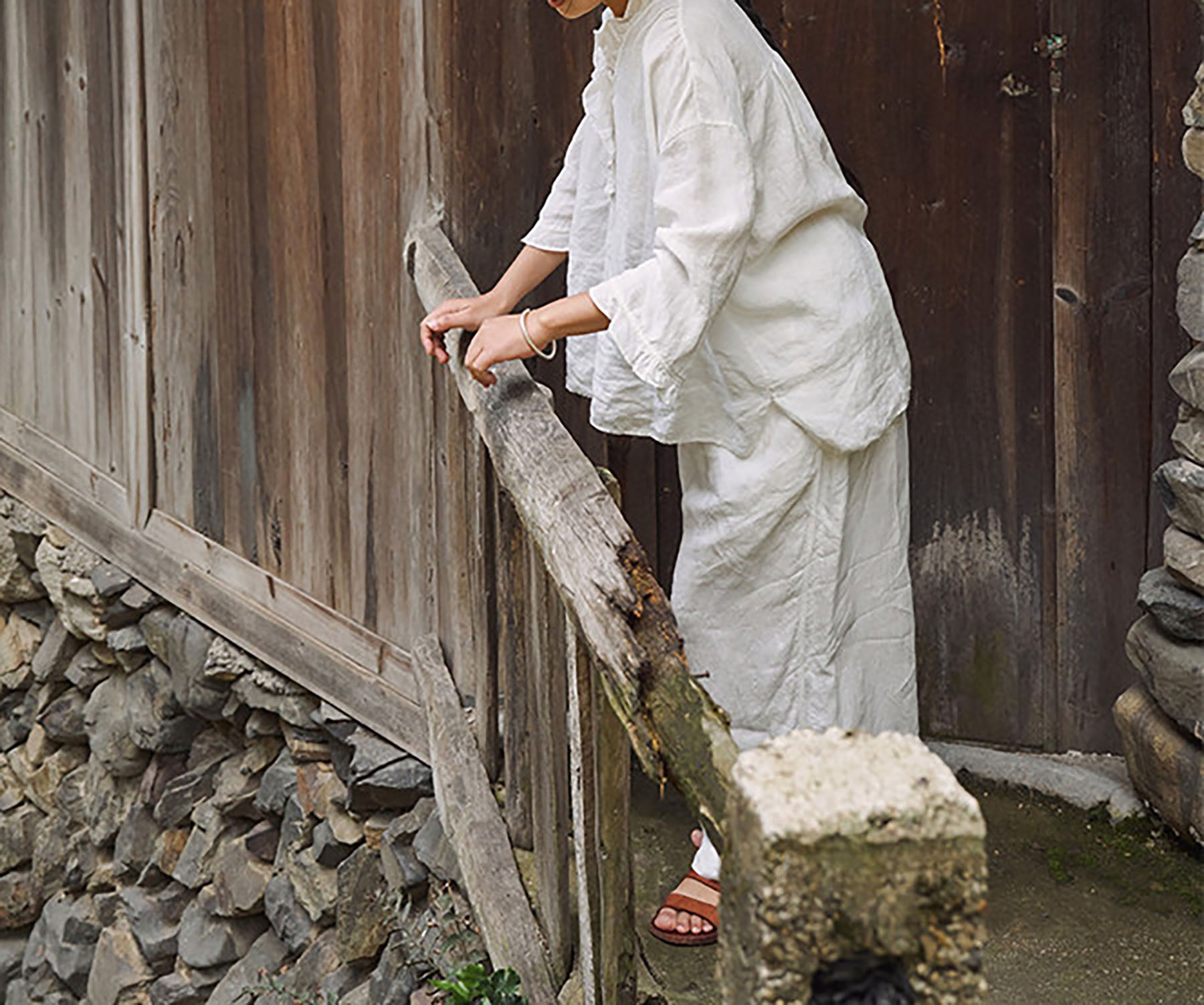 edoa White Linen Ruffled Pullover Shirt
