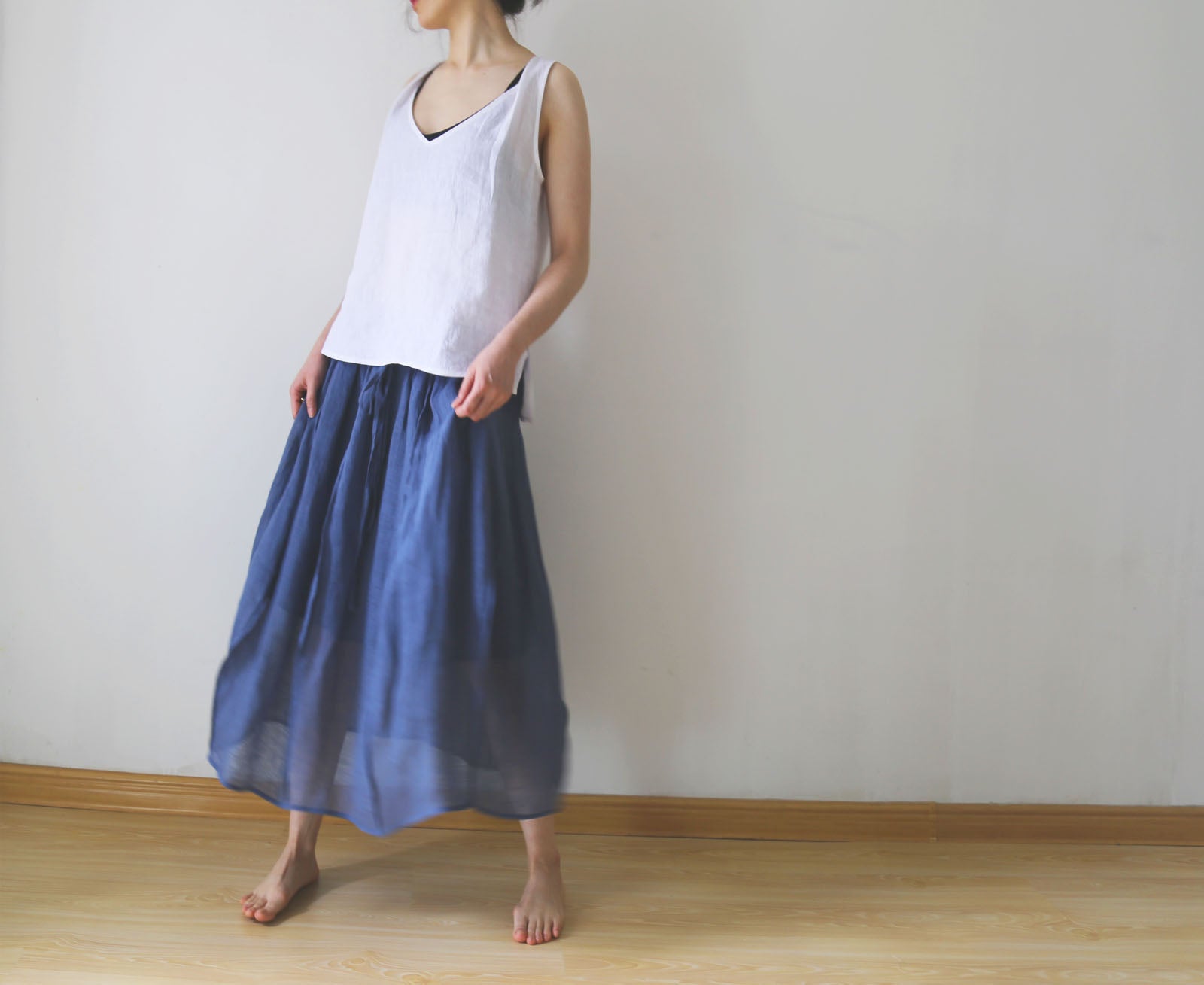 edoa Twisted V Neckline Linen Tank Top