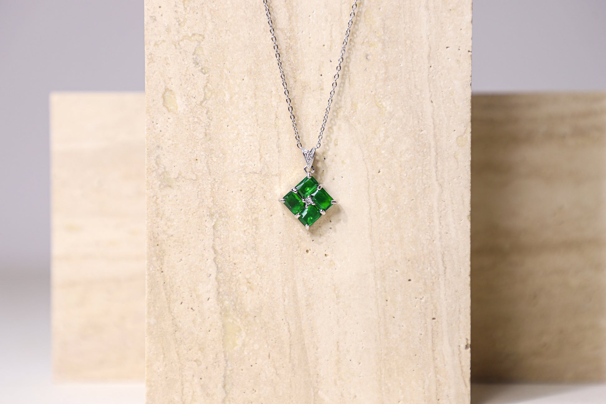 edoa Minimalist Emerald Pane Necklace