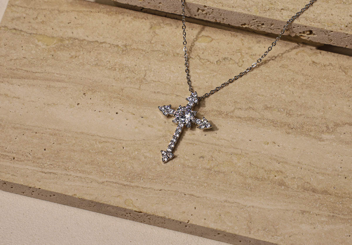 edoa Gothic Dainty Diamond Cross Necklace