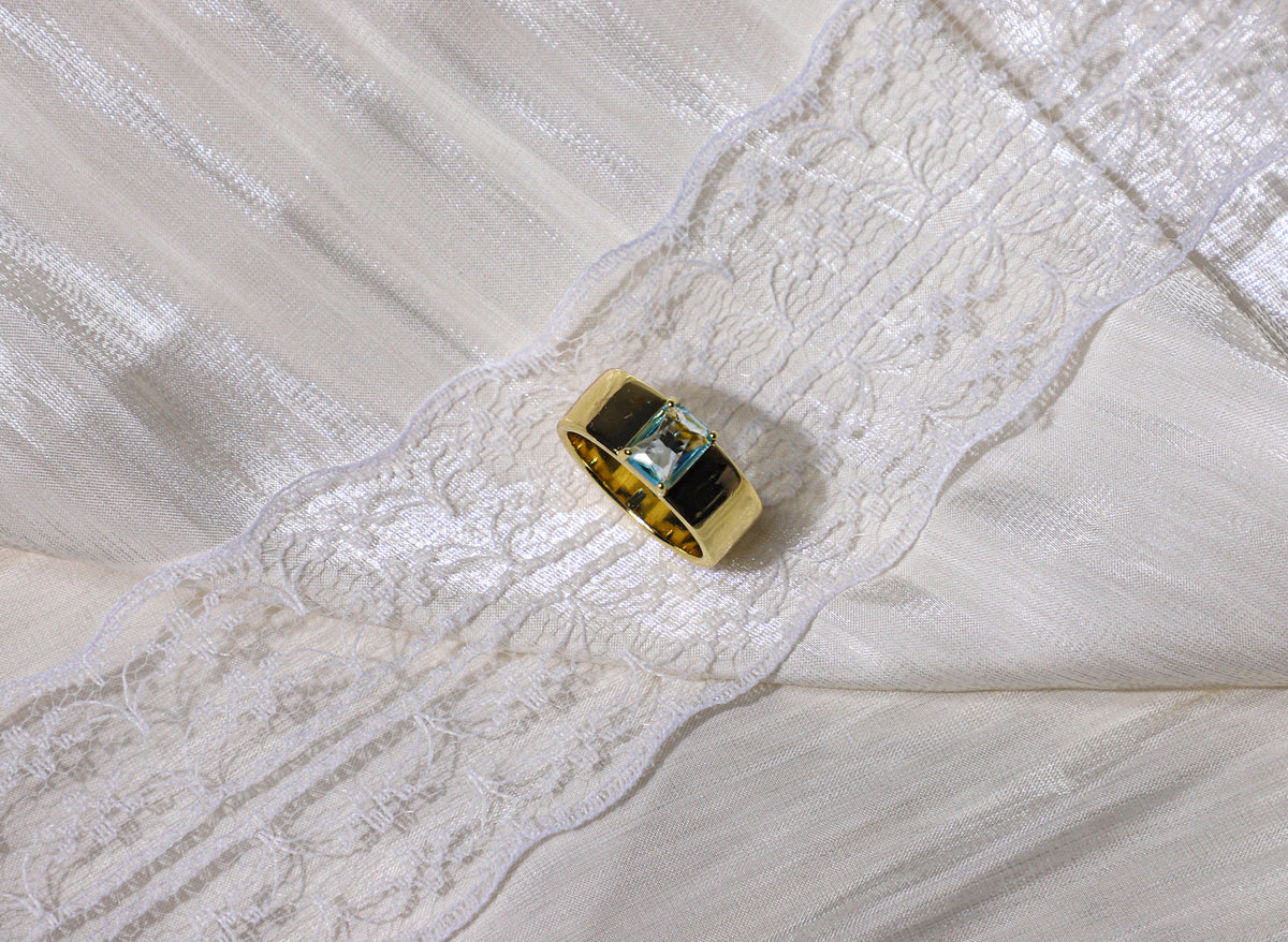 edoa Modern Bold Gold Aquamarine Ring