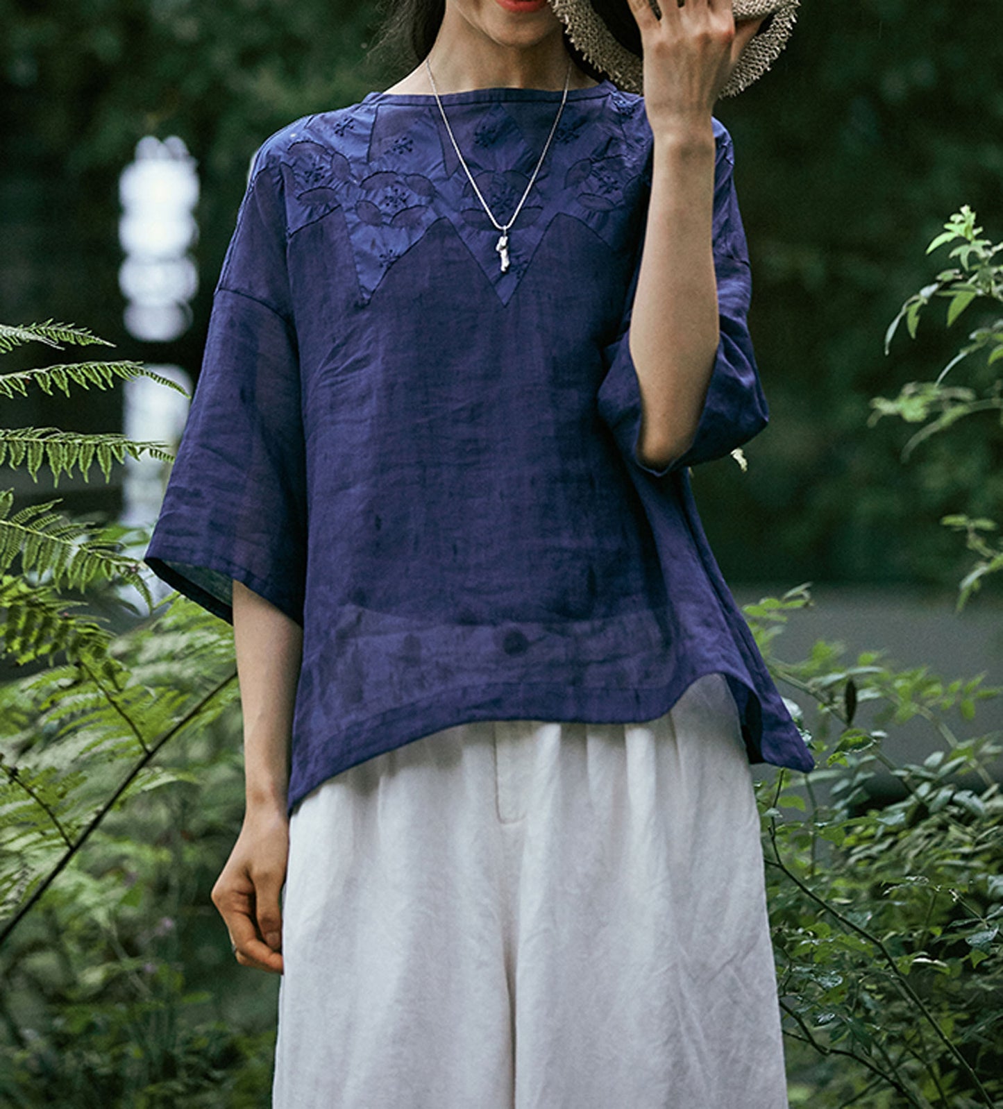 edoa High Counted Ramie Tee with Hand-sewn Applique'