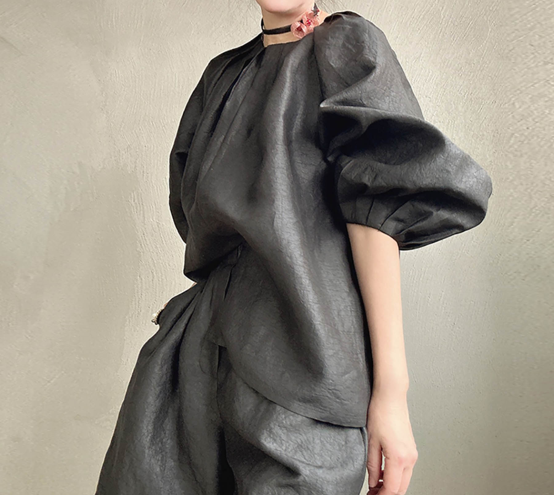 edoa Loose Cracked Mud Silk Bracelet Puff Sleeve Pleated Top